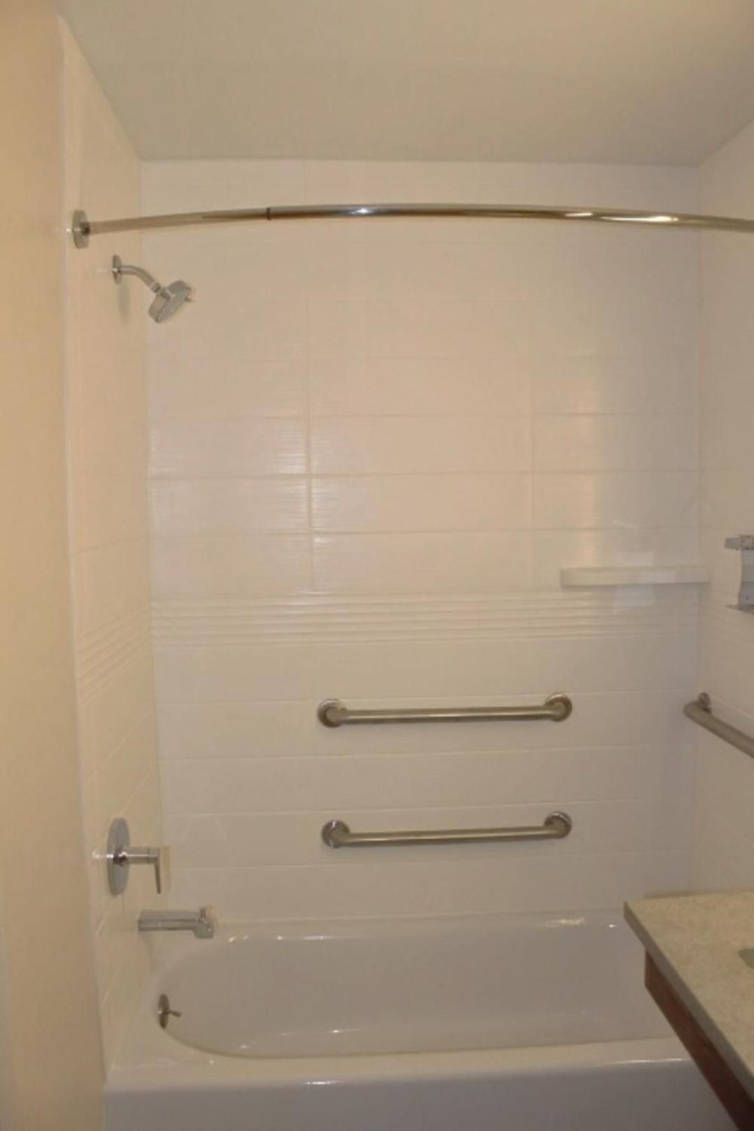 Studio Queen Suite with Hearing Accessible Tub - Non-Smoking