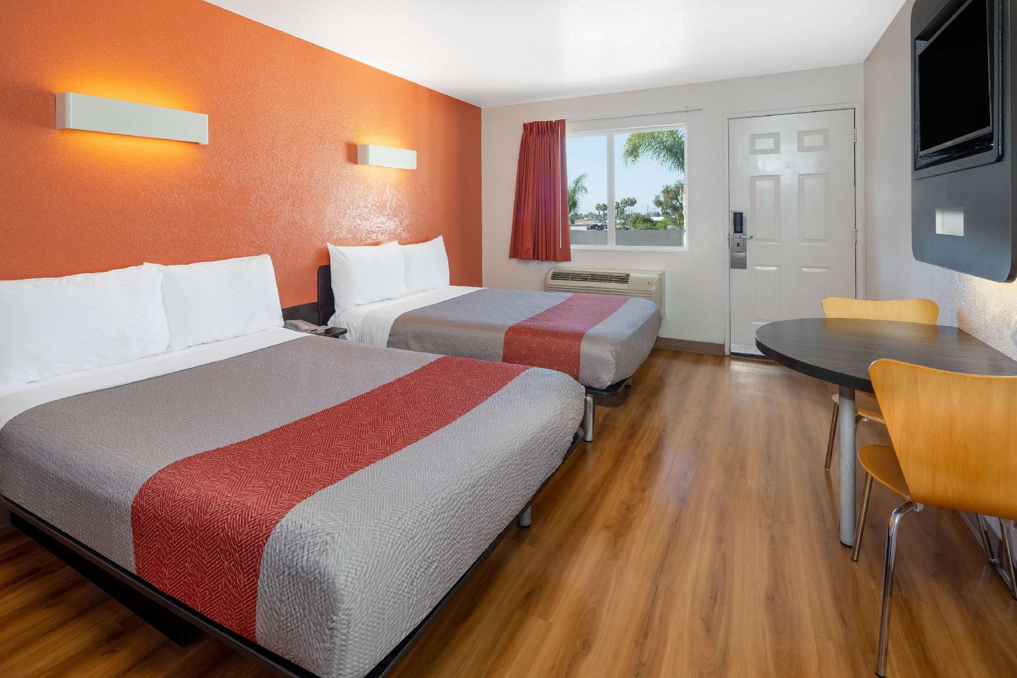 2 Full Beds Smoke-Free