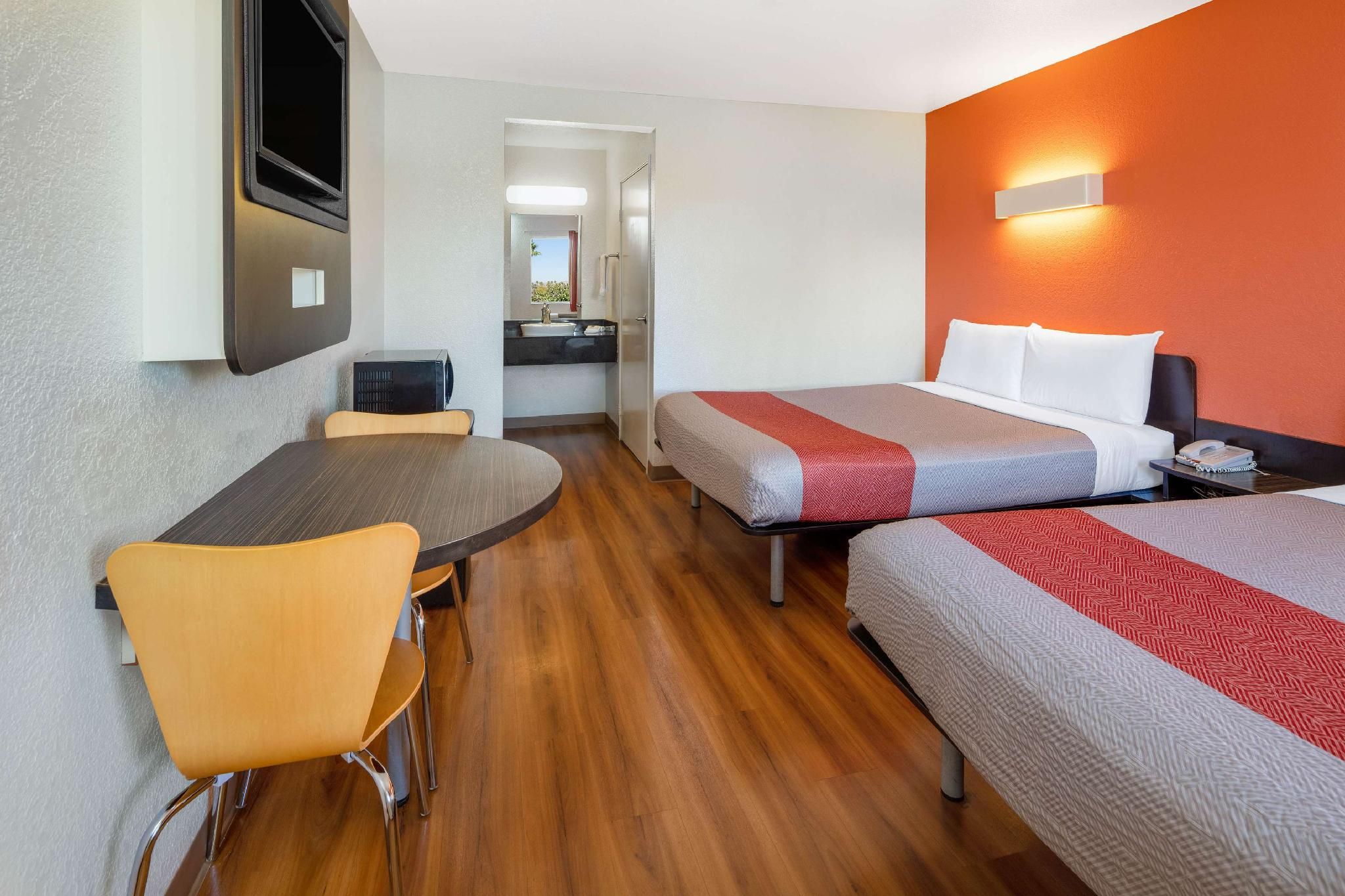 2 Full Beds Smoke-Free