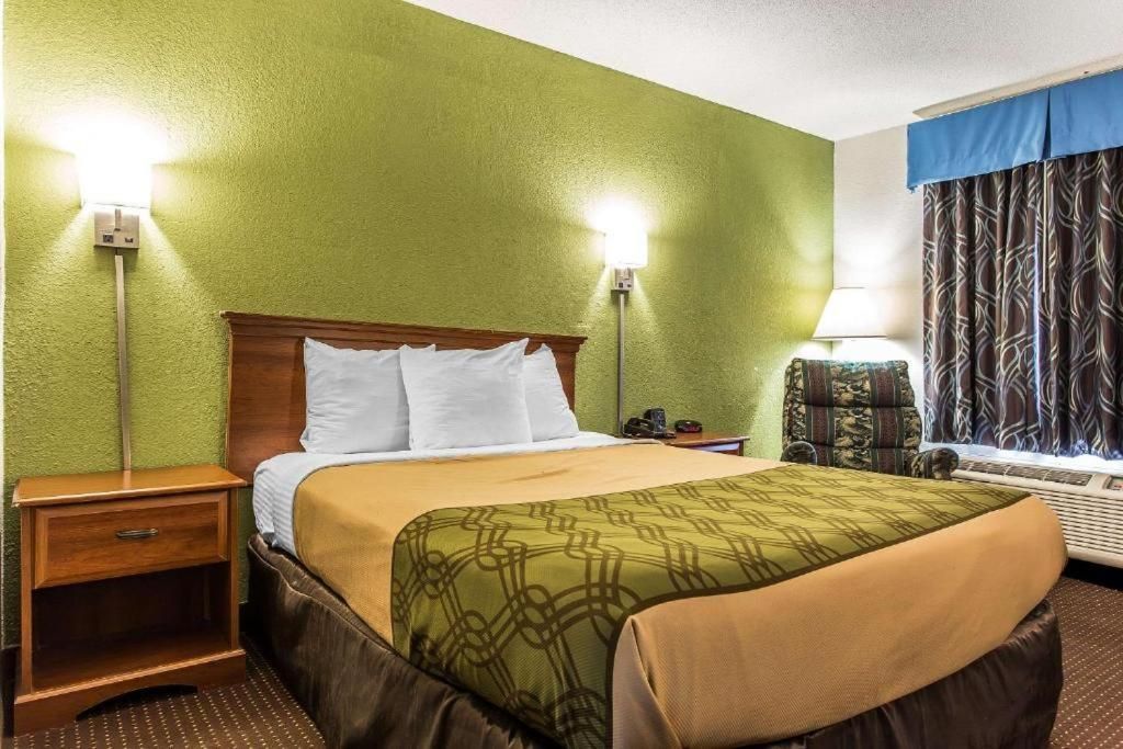 1 King Bed Non-Smoking Accessible