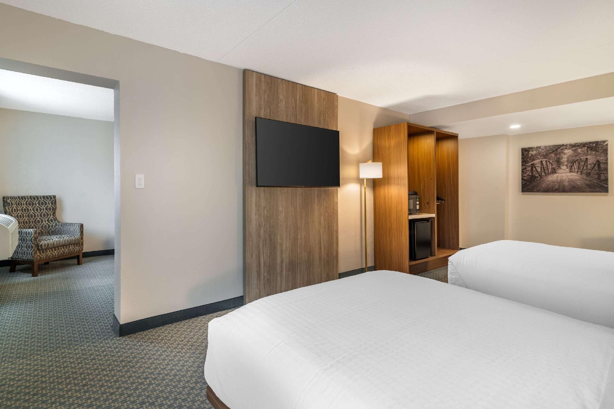 2 Queen Beds, Suite, Nonsmoking, Accessible, Upgrade