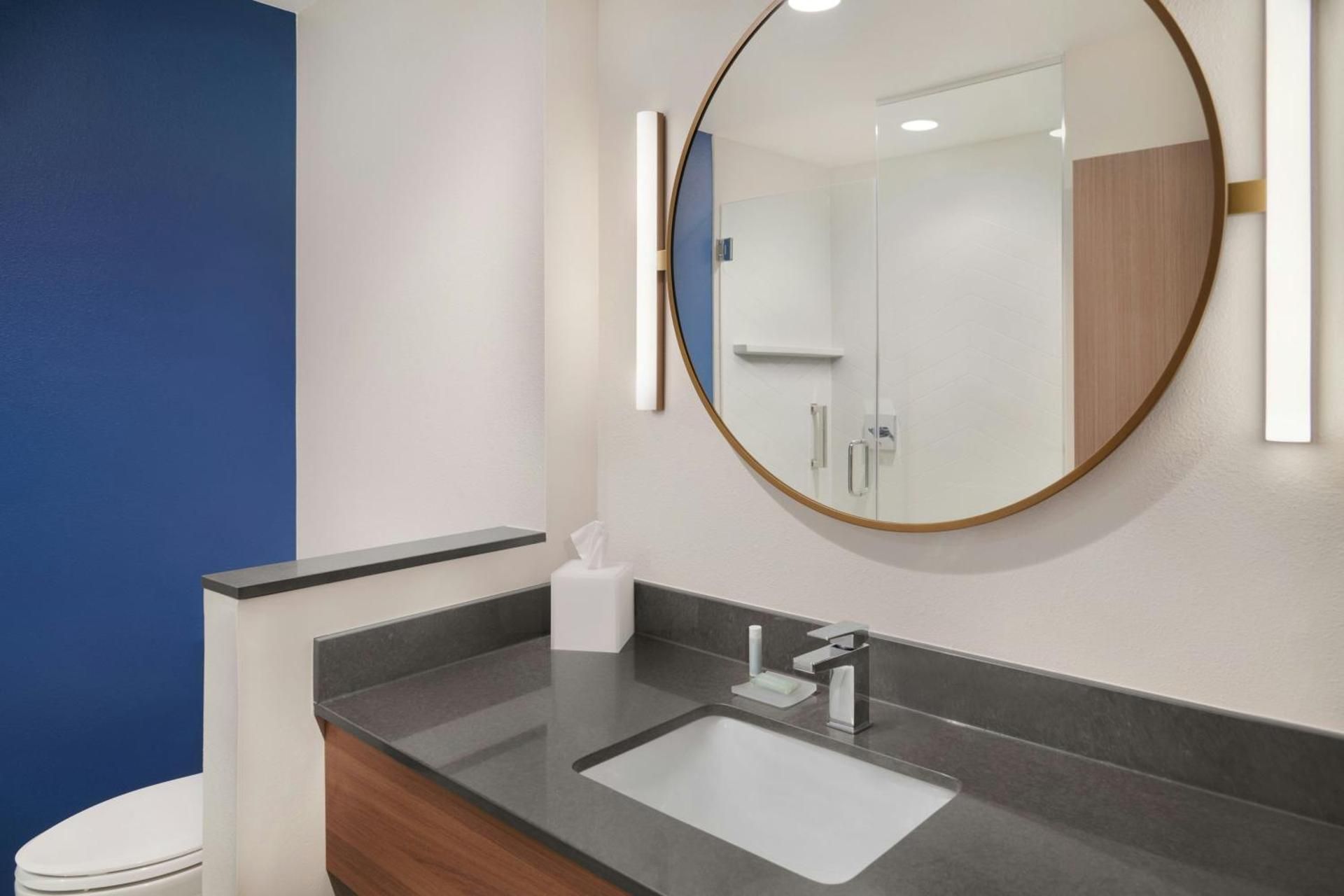King Room with Roll-in Shower - Mobility and Hearing Accessible