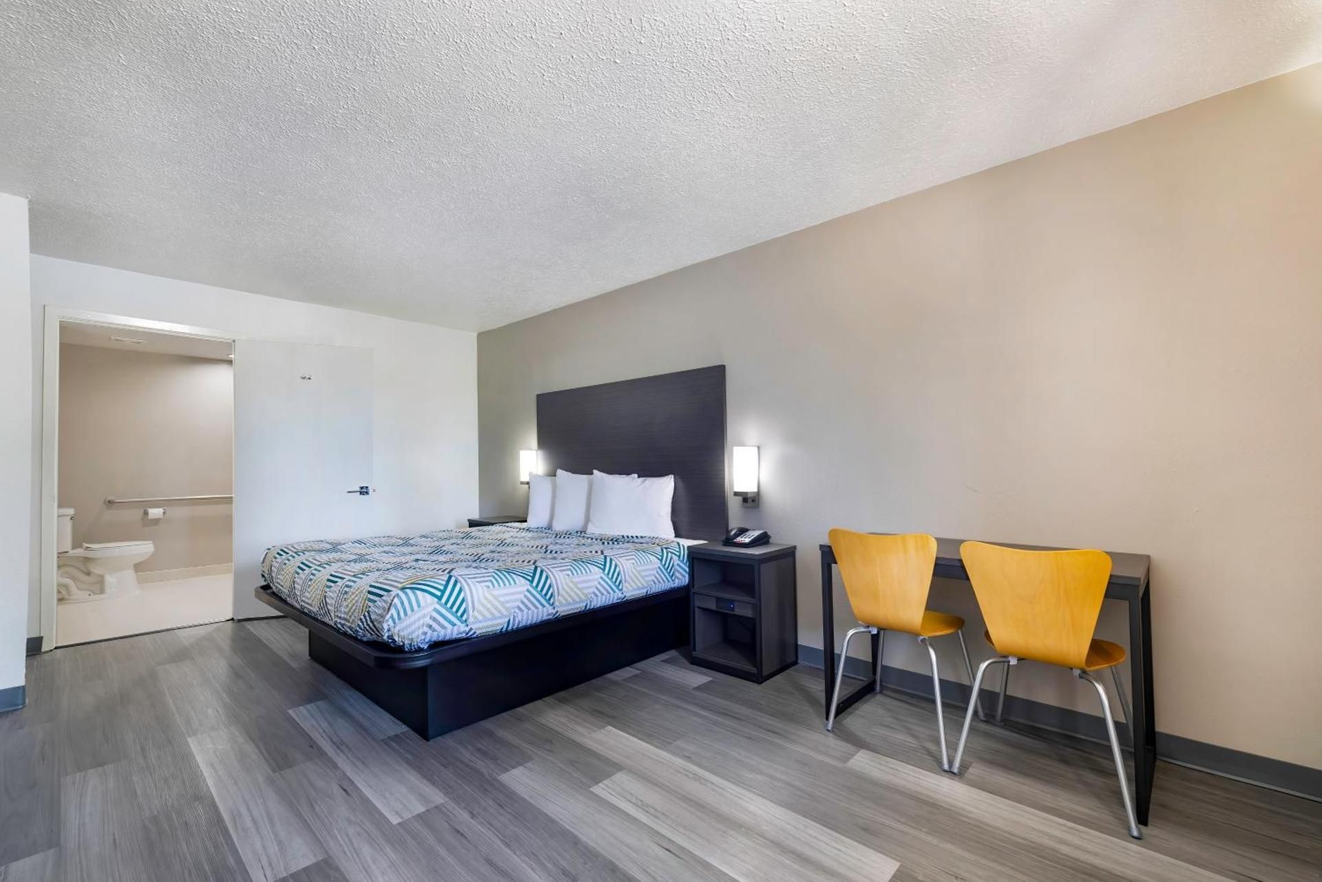 1 King Bed | Mobility Accessible RI Shower Nsmk