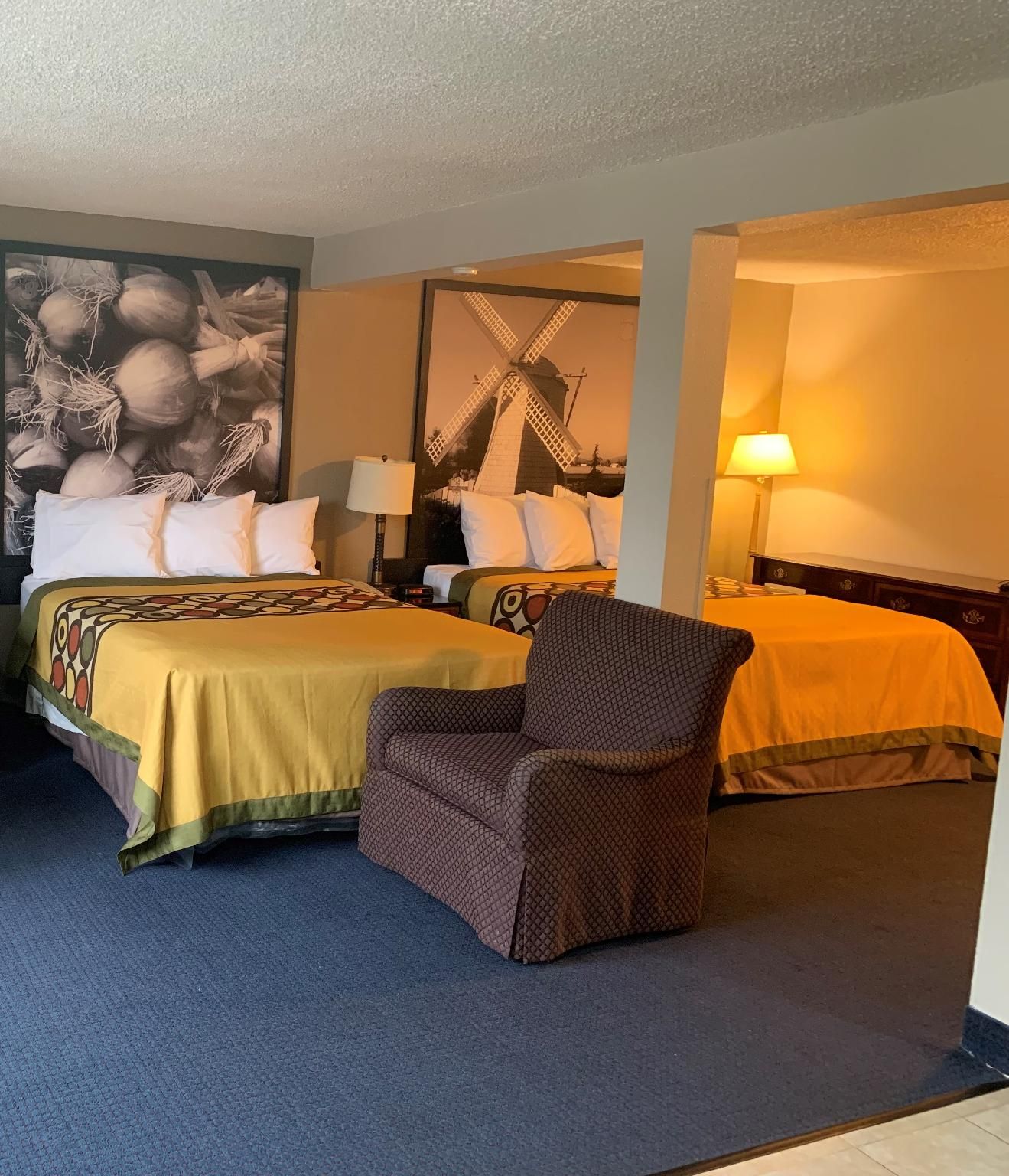 2 Queen Beds-Non Smoking