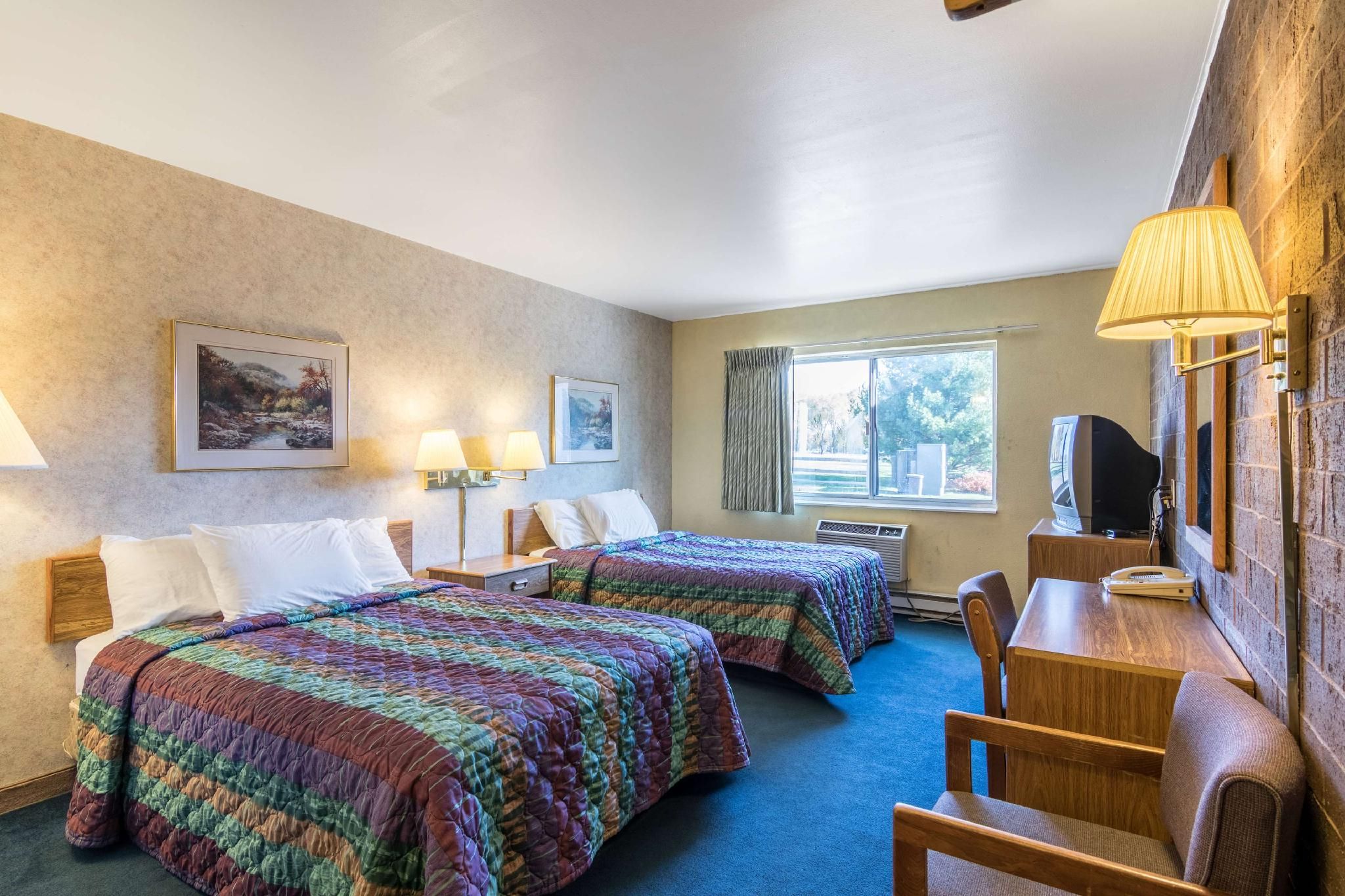 2 Full Beds | Mobility Accessible Tub Nsmk
