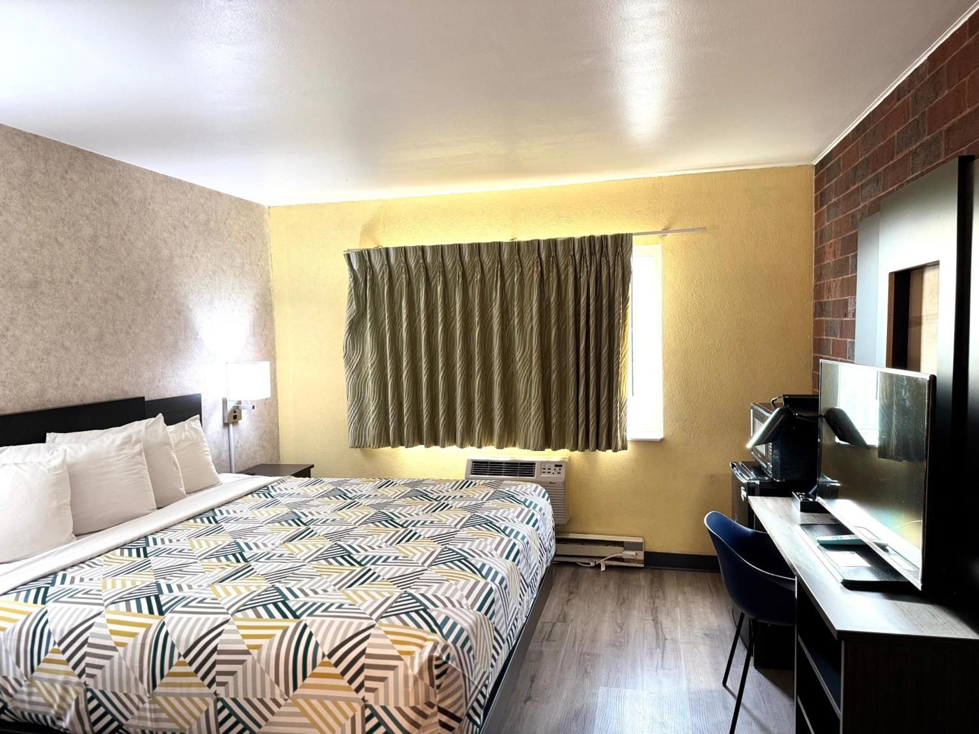 King Room - Non-Smoking