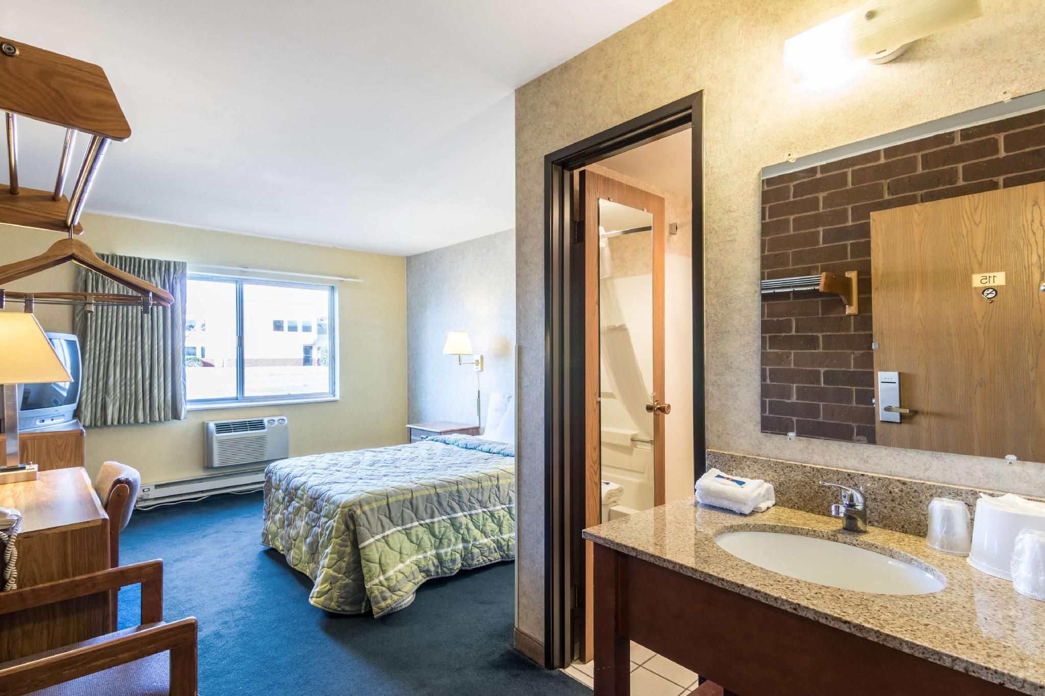 1 Full Bed | Non-Smoking