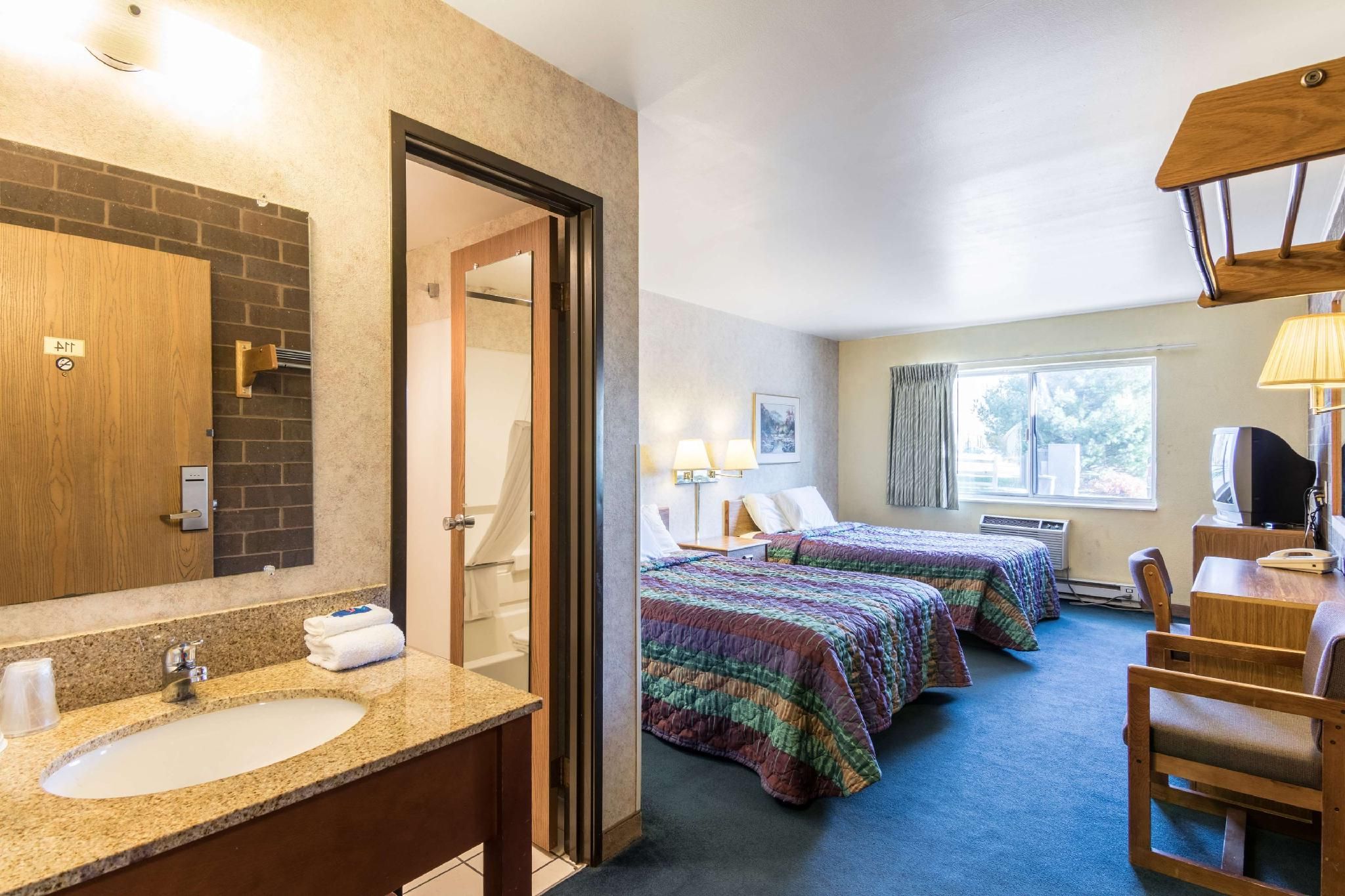 2 Full Beds | Mobility Accessible Tub Nsmk