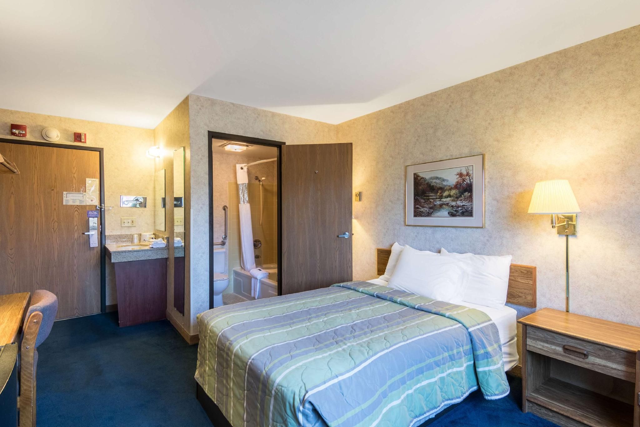 1 King Bed | Non-Smoking