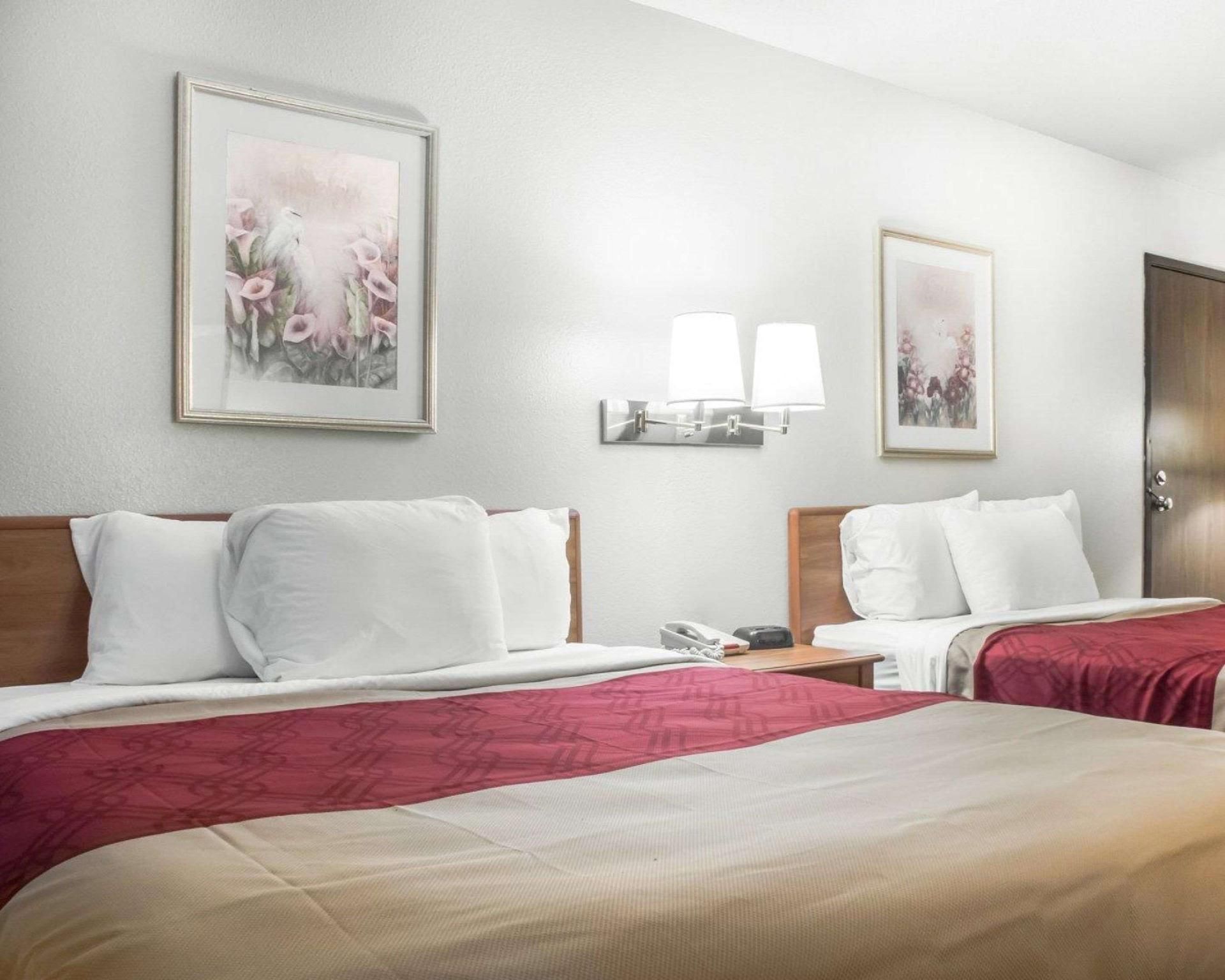 2 Queen Beds, Smoking