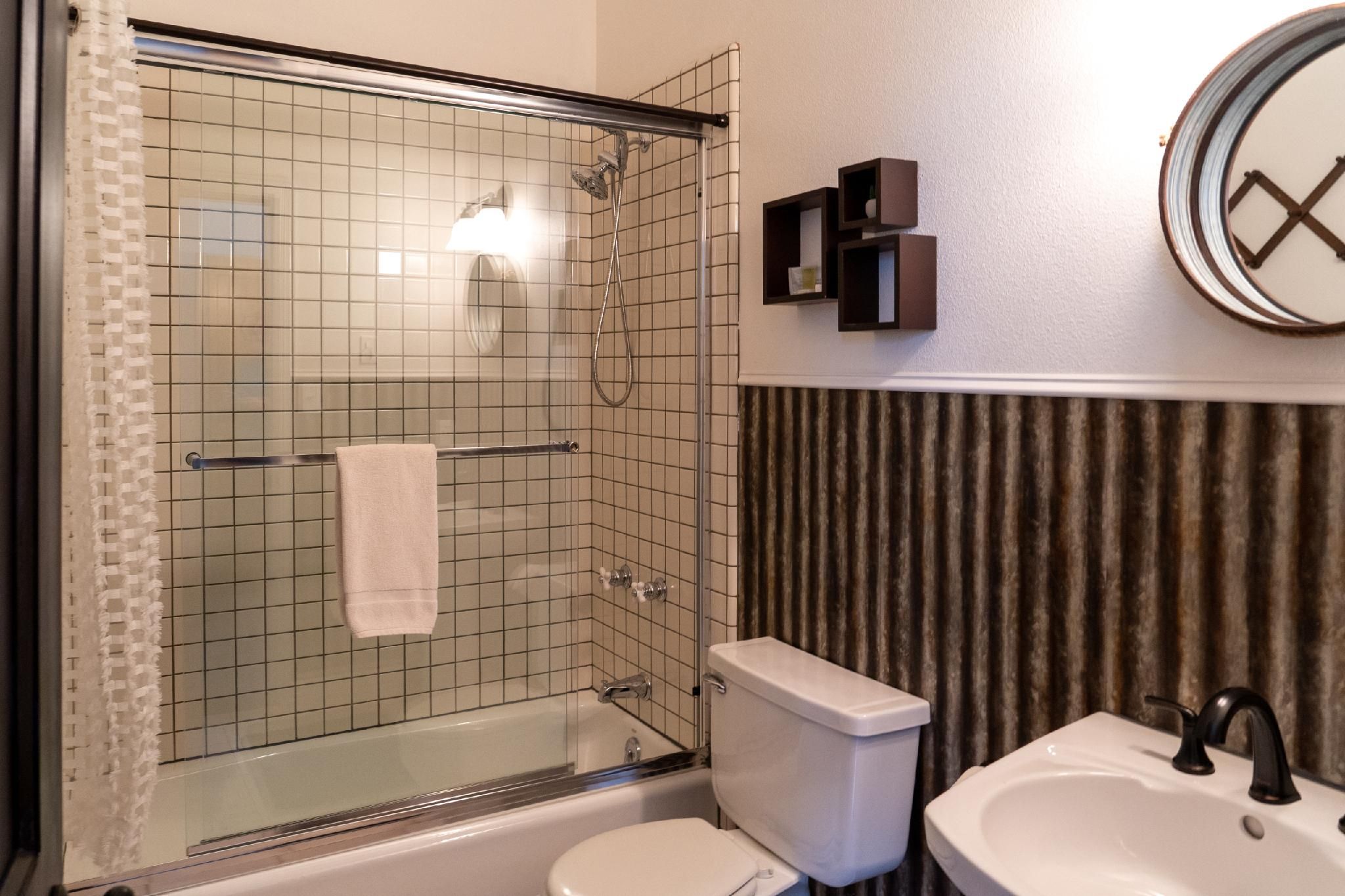 King-Ensuite-Superior-Mountain View-Macintosh