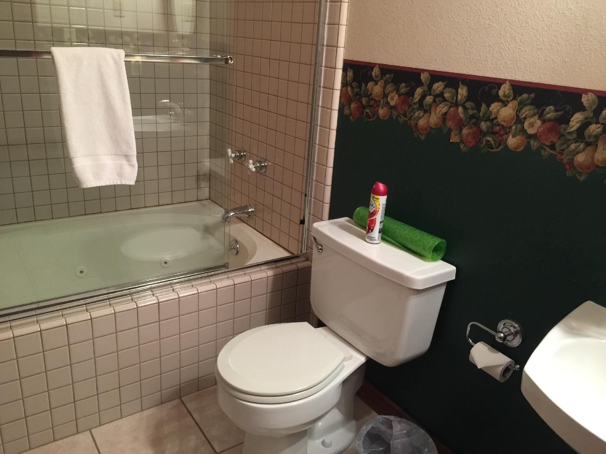 King-Ensuite-Deluxe-Mountain View-Rome Beauty