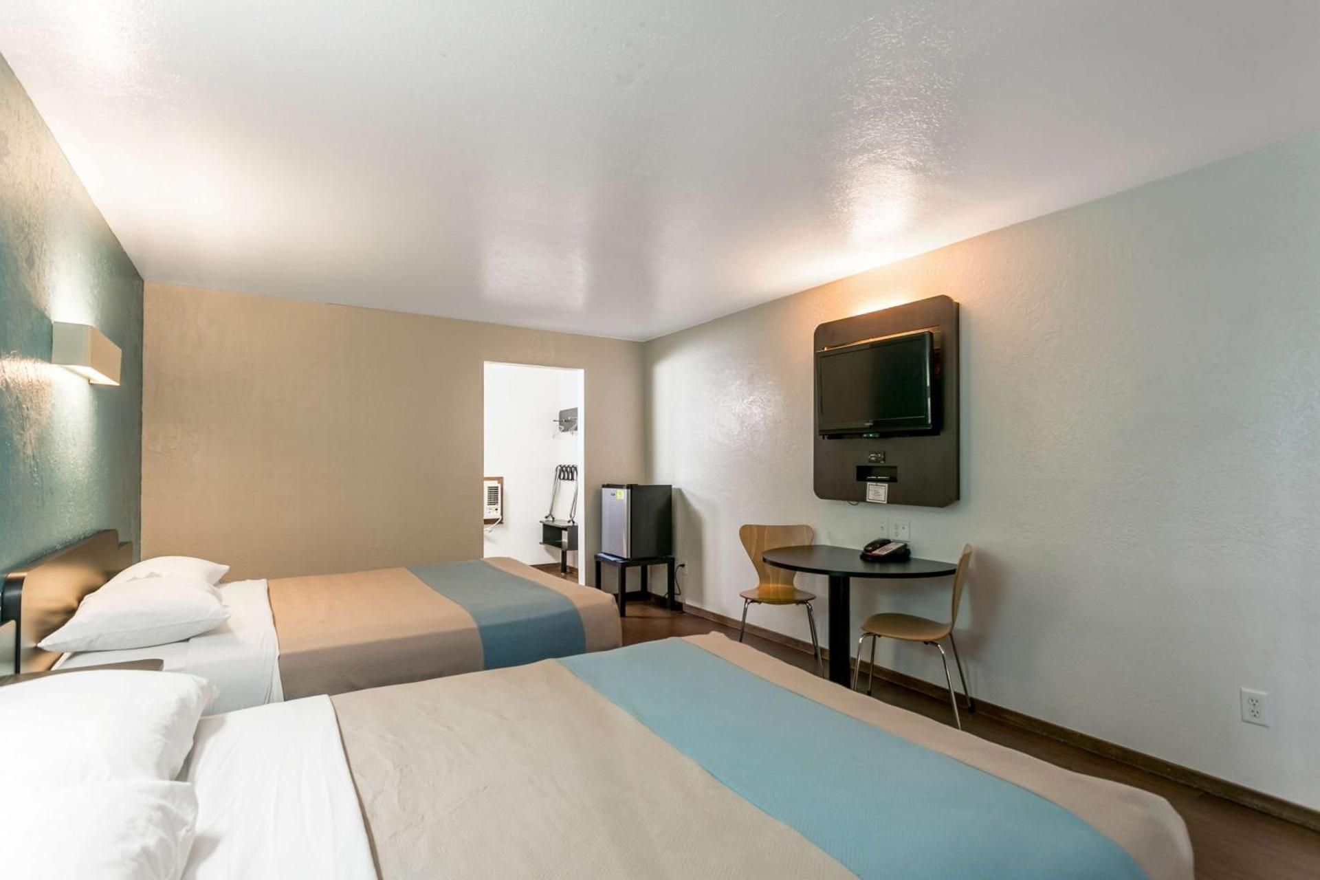 Deluxe King Room - Non-Smoking