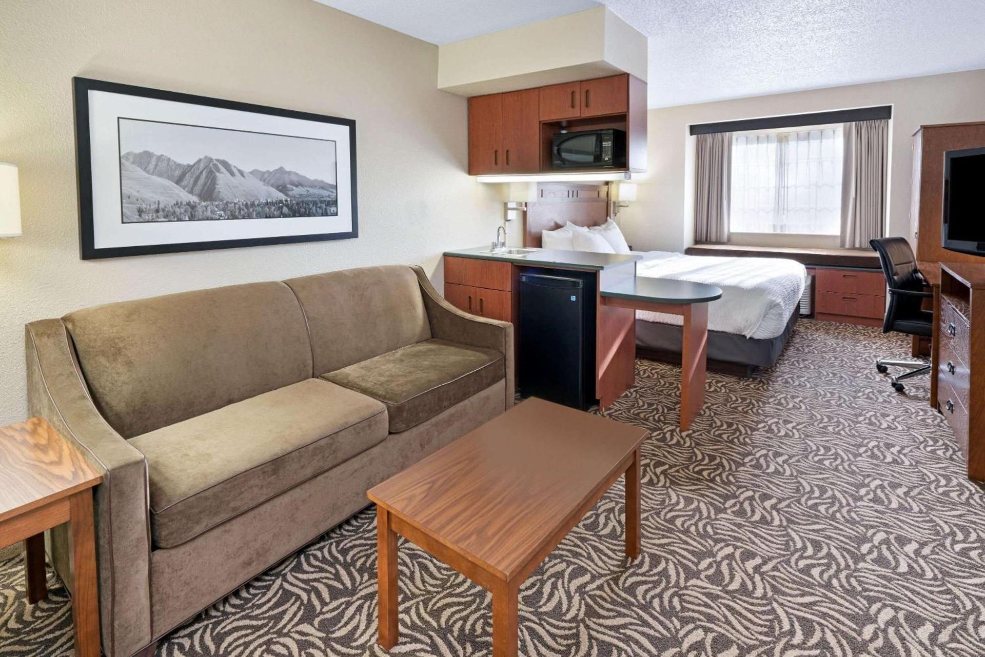 La Quinta Inn by Wyndham Missoula 1 King, 1 Full, Deluxe Mobility/Hearing Accessible Room, River View, Non-Smoking
