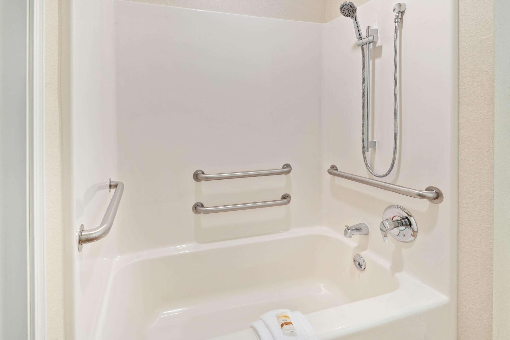 La Quinta Inn by Wyndham Missoula 1 King, 1 Full, Deluxe Mobility/Hearing Accessible Room, River View, Non-Smoking 3