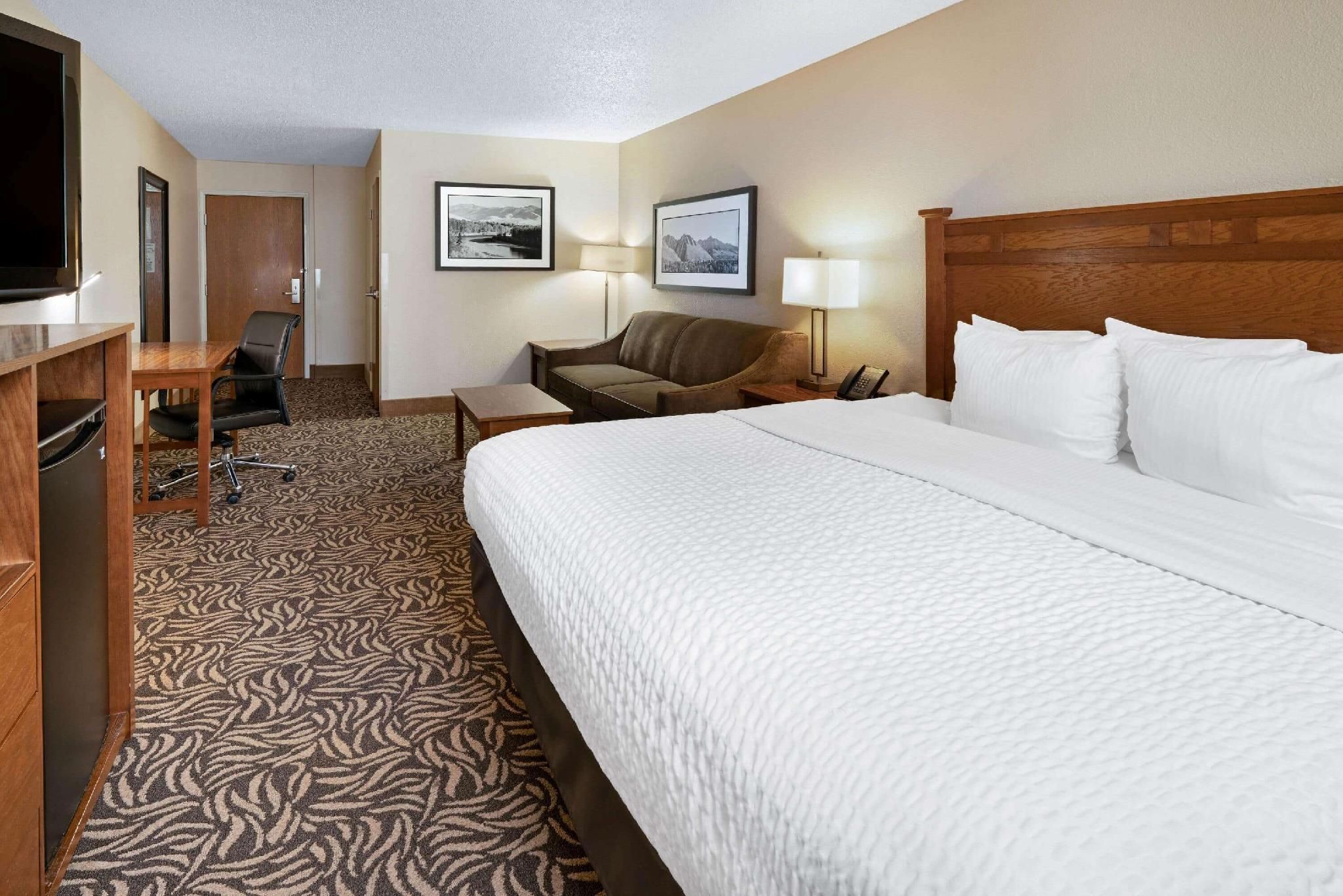 La Quinta Inn by Wyndham Missoula 1 King, 1 Full, Deluxe Mobility/Hearing Accessible Room, River View, Non-Smoking 2
