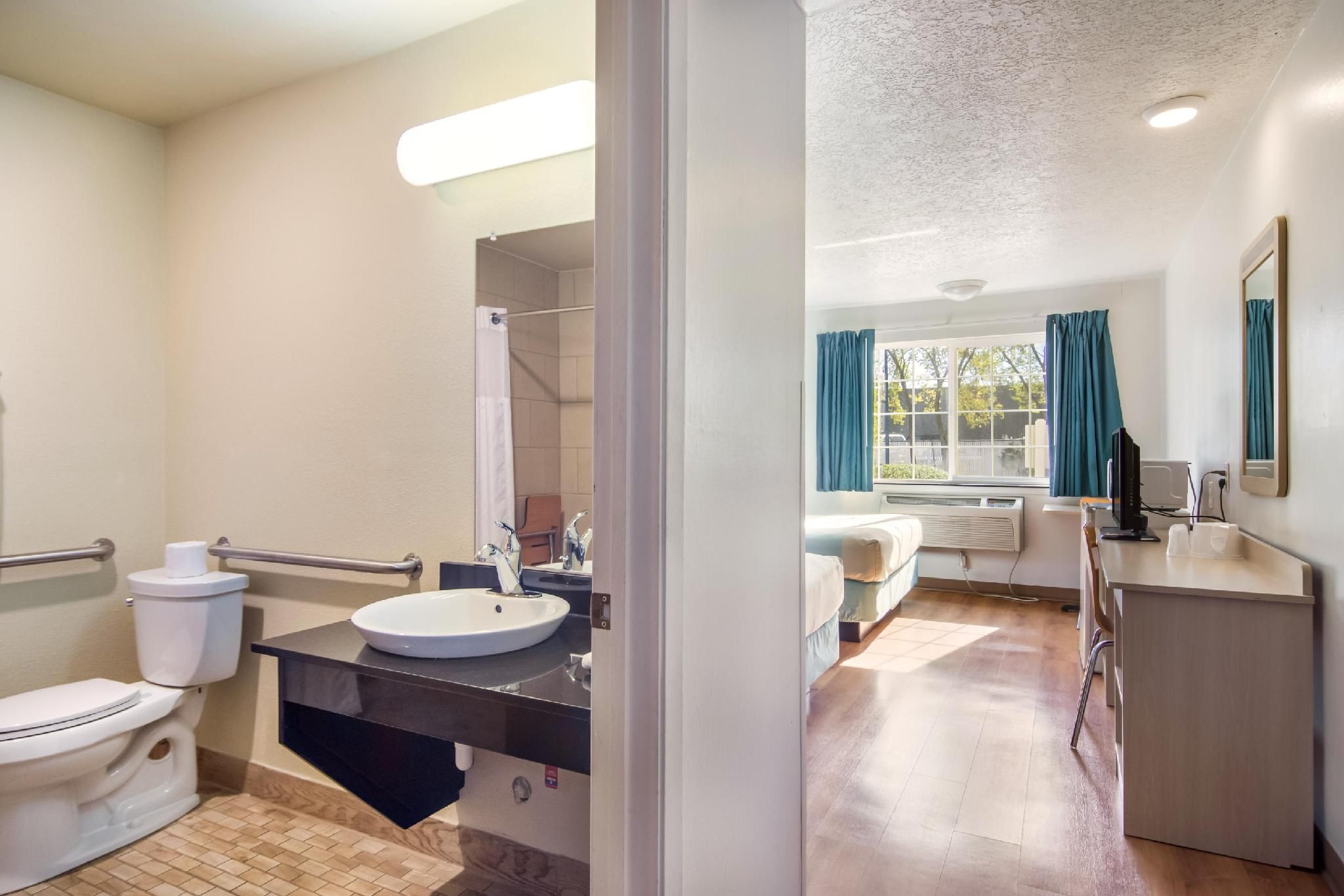 2 Queen Beds | Non-Smoking