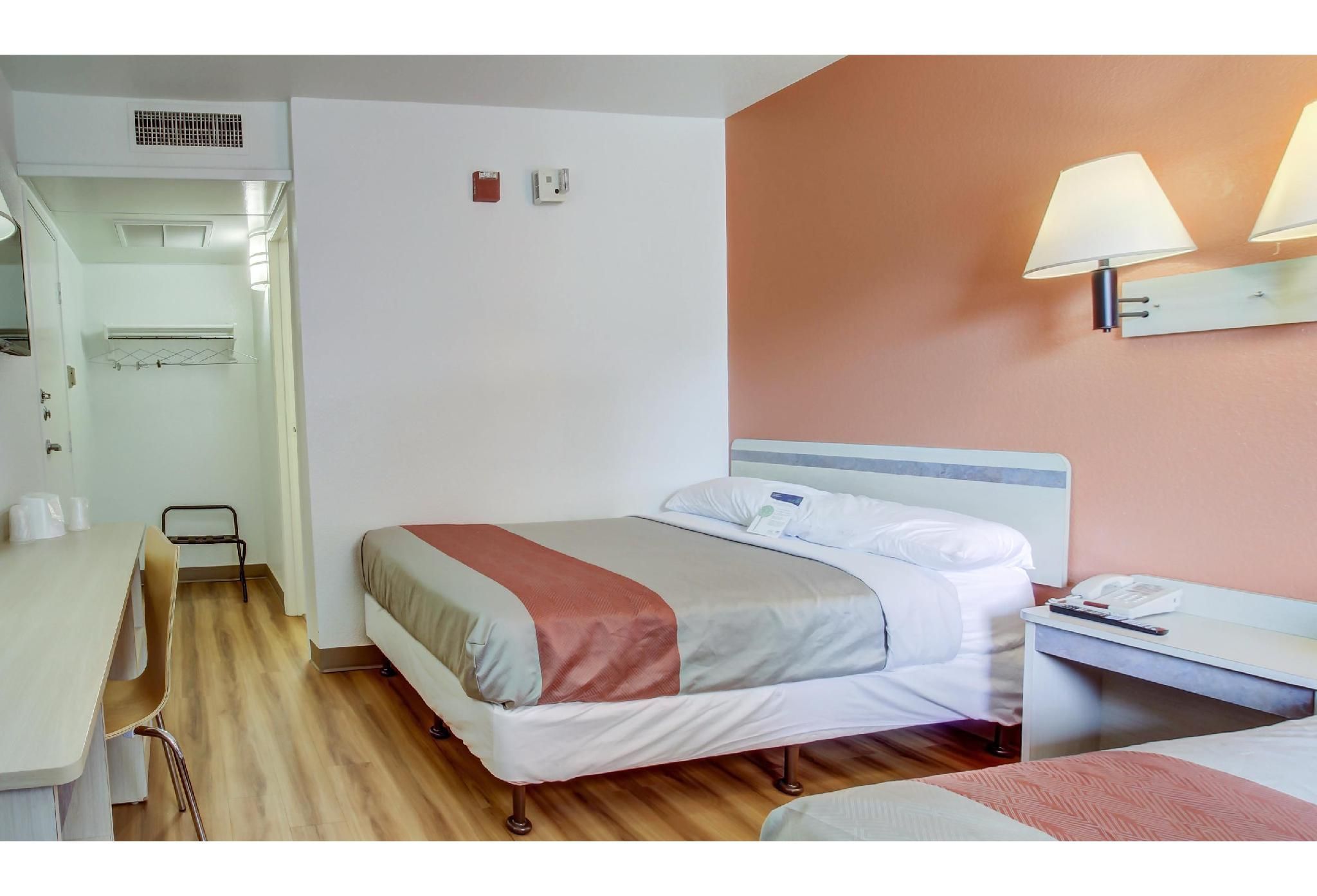 Motel 6 Grants Pass, OR 2 Queen Beds | Mini Fridge