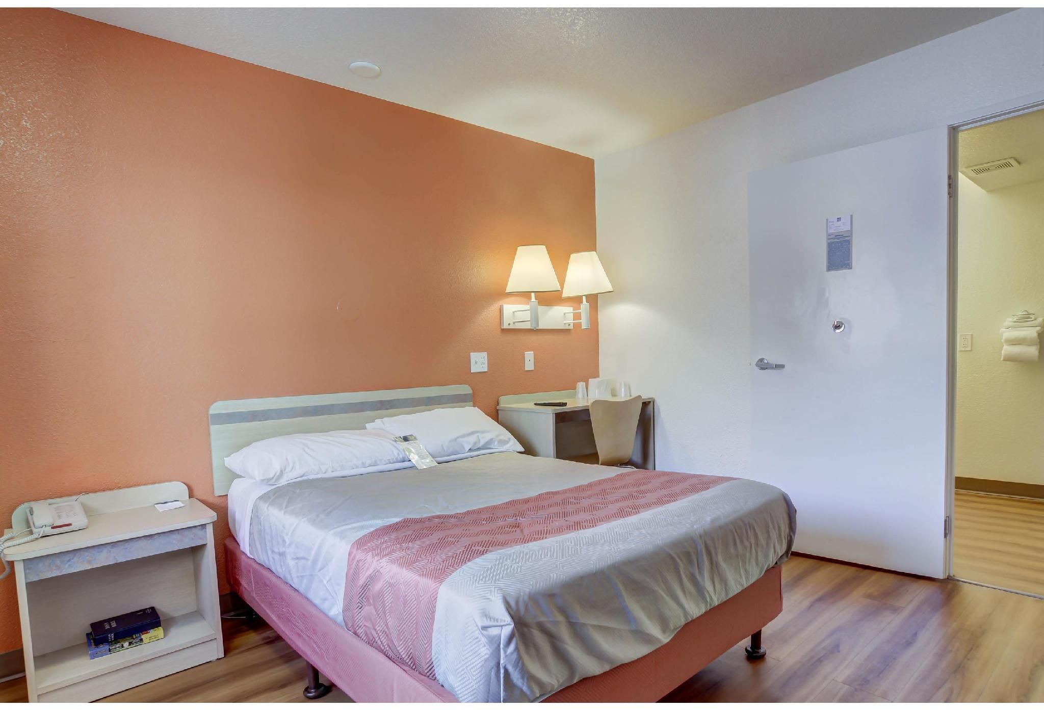 1 Full Bed | ADA/Tub/Mini Fridge