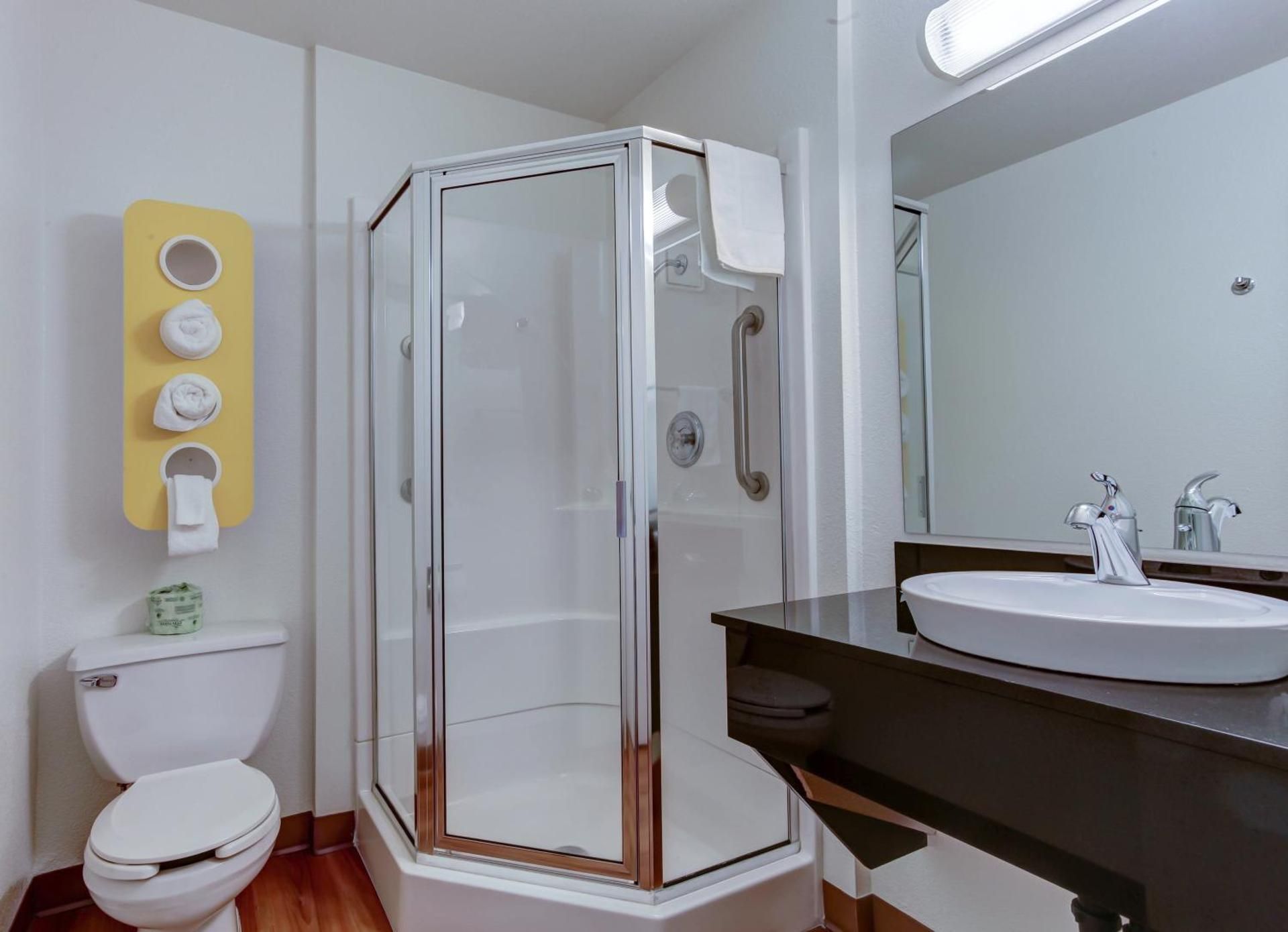 Double Room - Disability Access - Roll In Shower