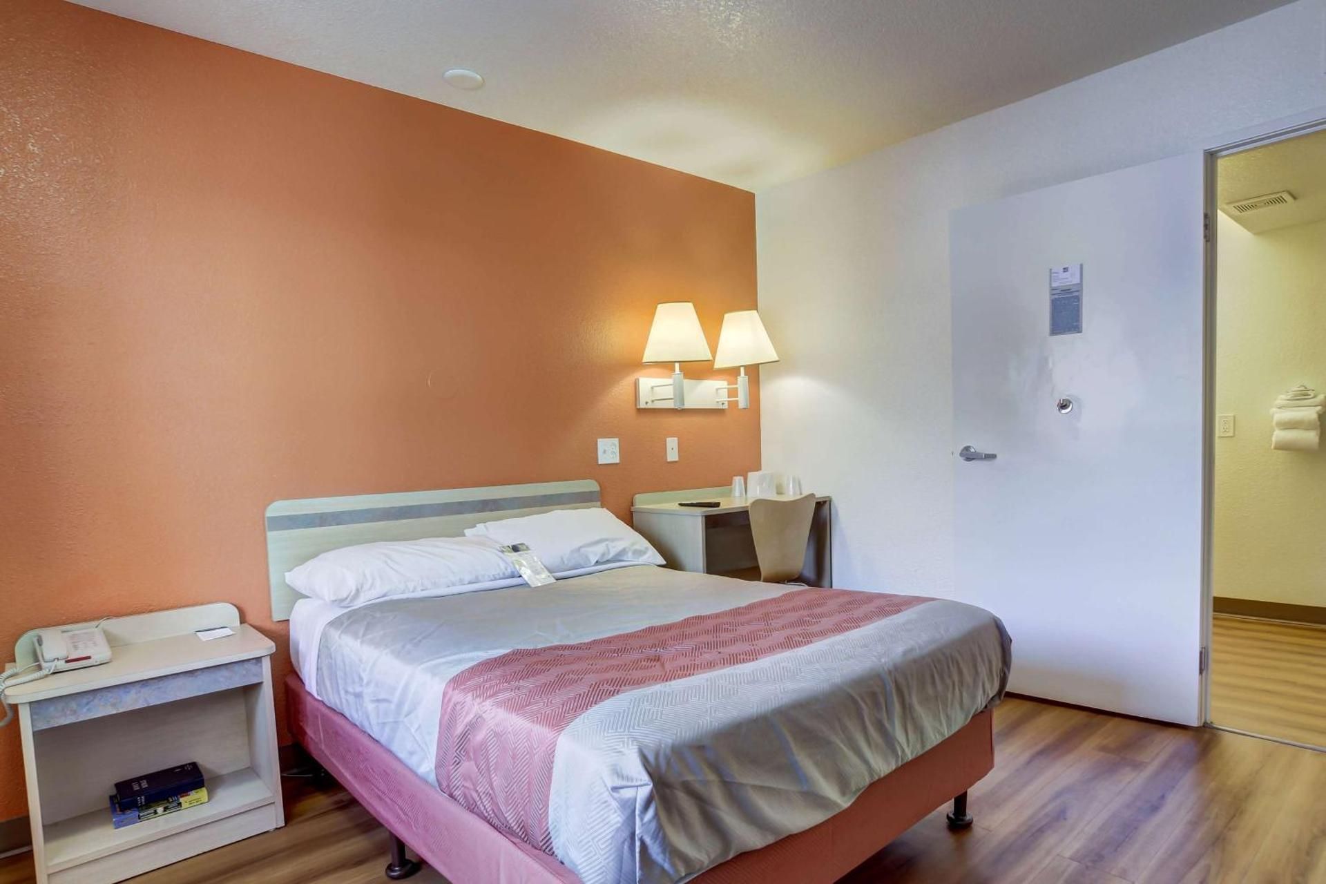 Double Room - Disability Access - Roll In Shower