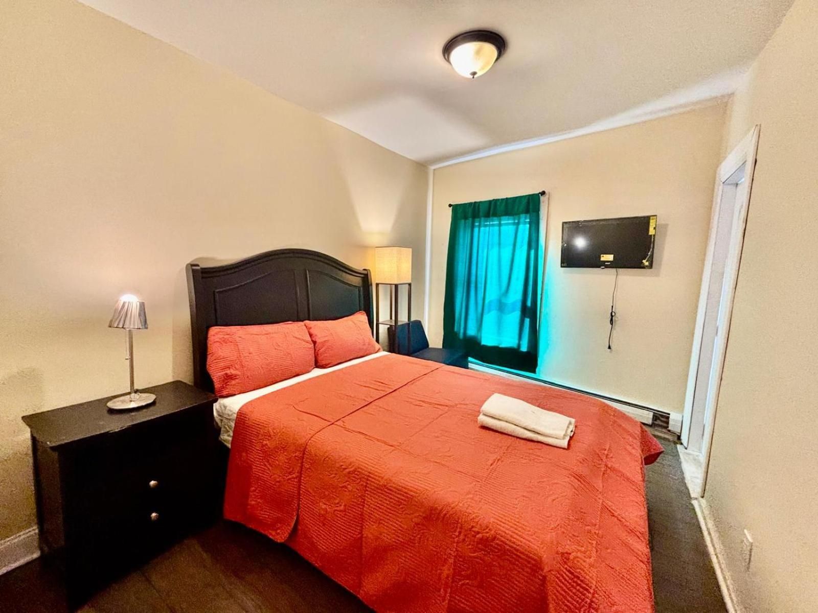 Deluxe Queen Room