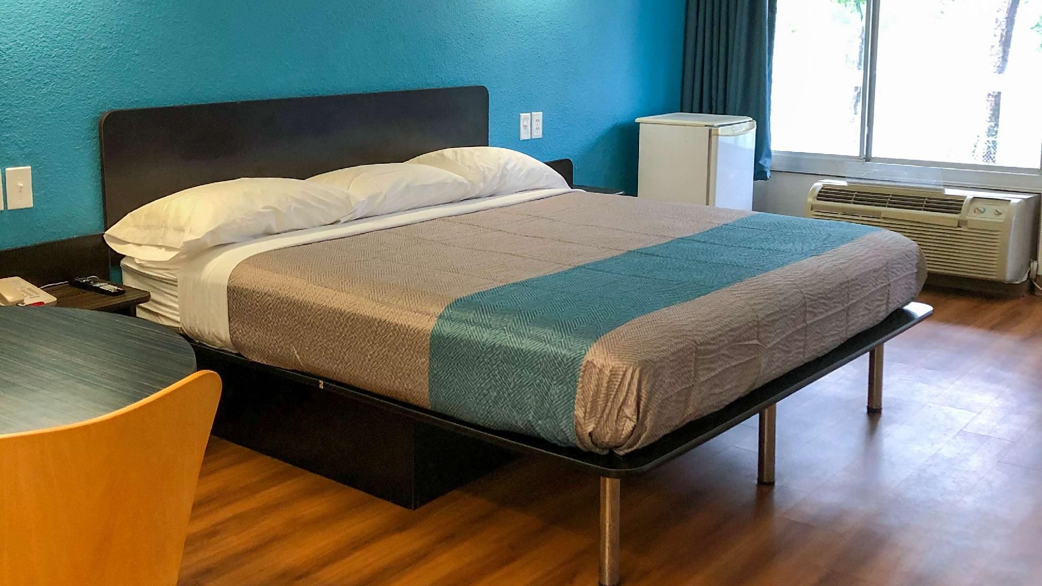 1 King Bed | Non-Smoking, Hot Tub