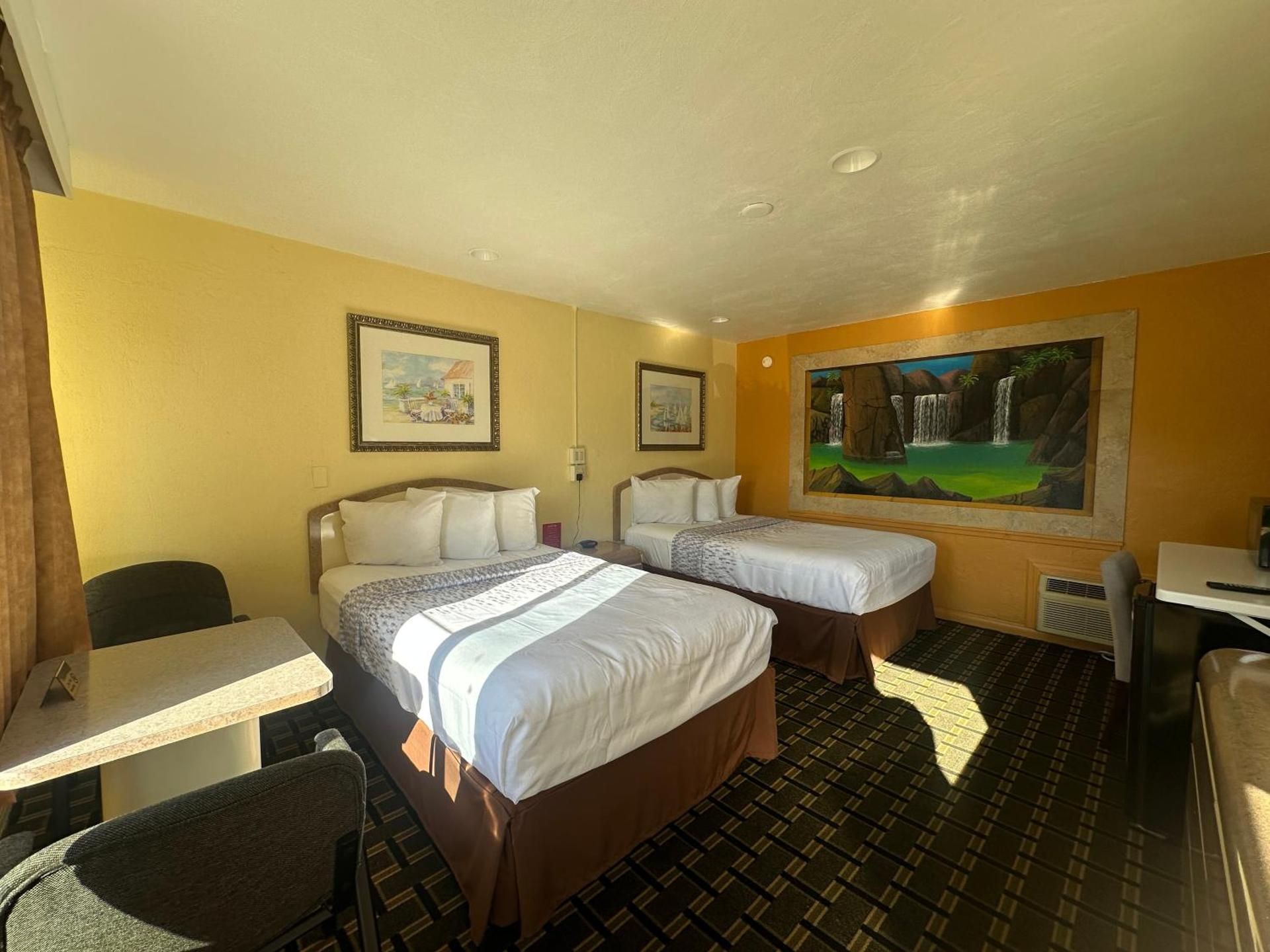 2 Queen Beds Non-Smoking