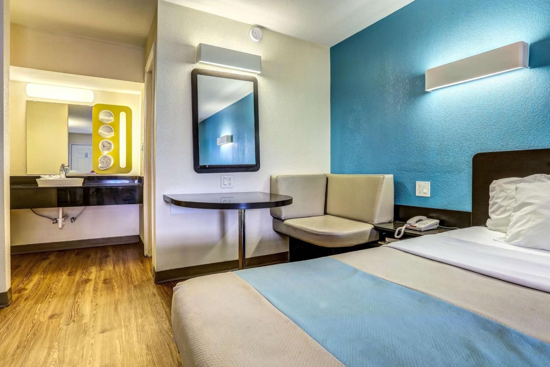 King Room - Non-Smoking