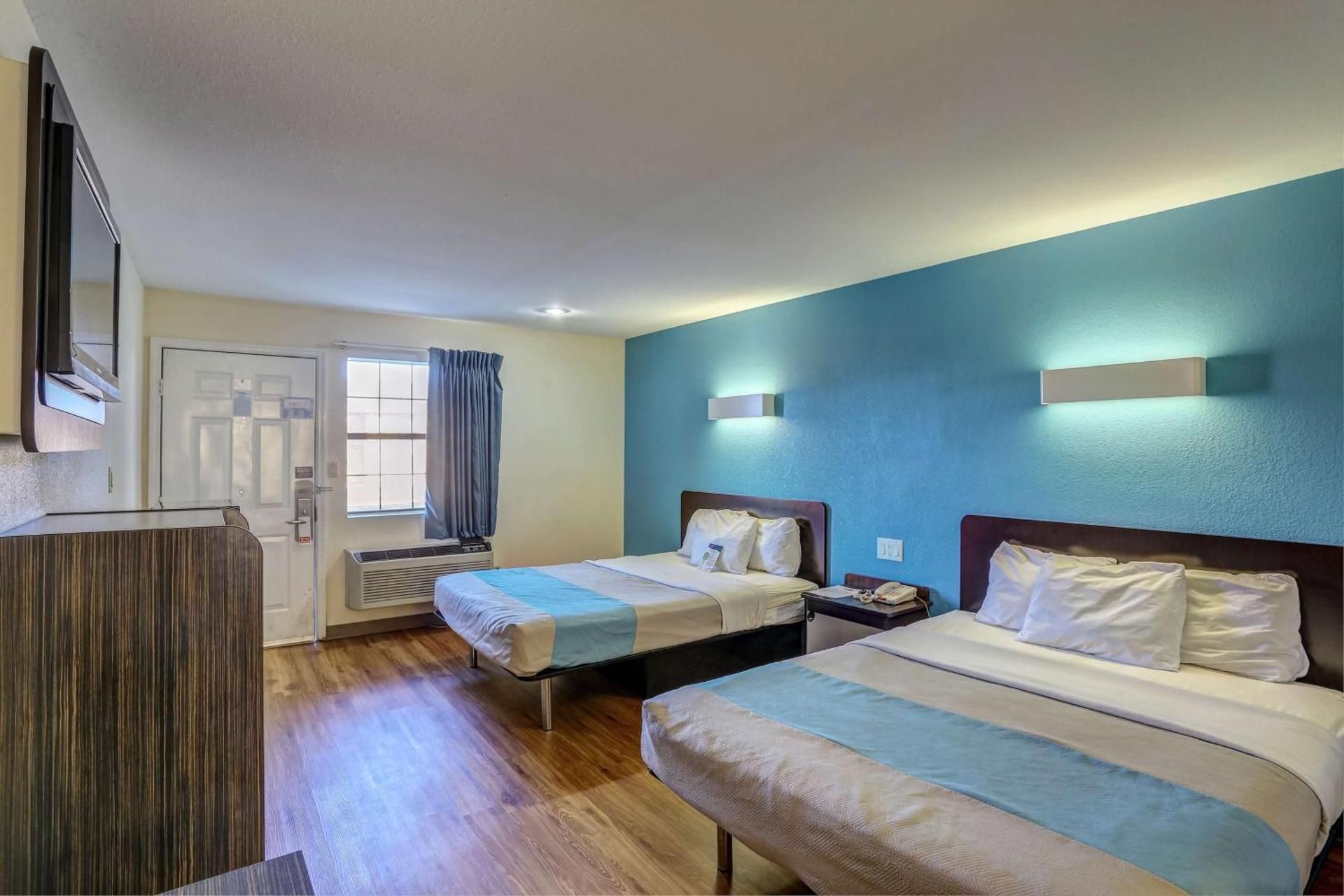 Queen Room with Two Queen Beds - Disability Access - Smoking