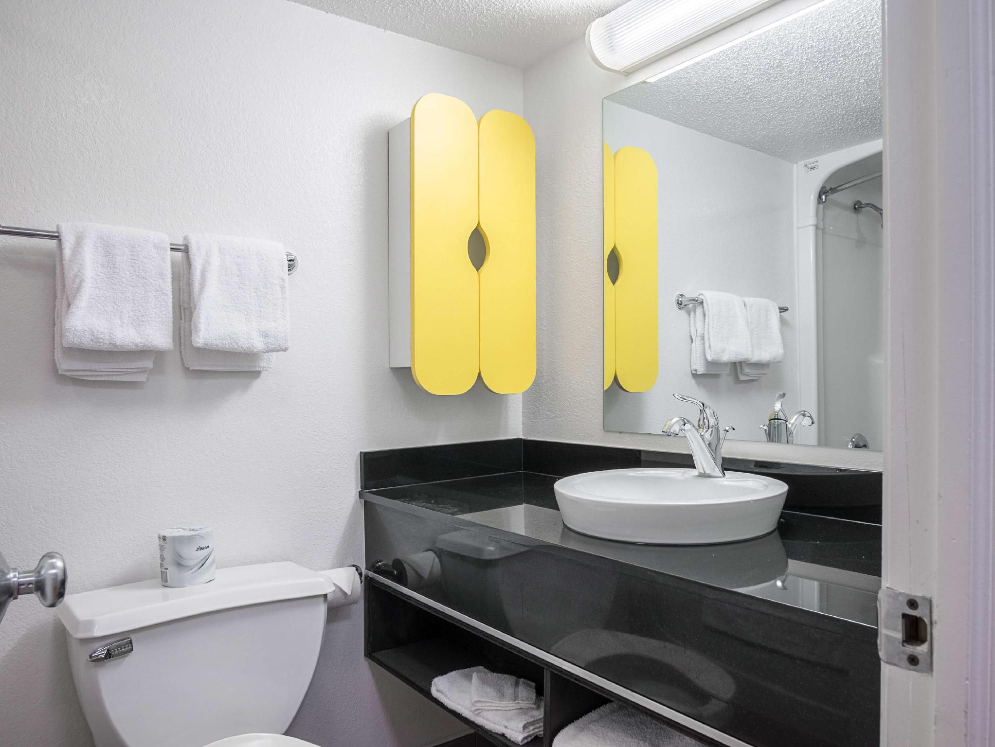 Studio 6  Miamisburg, OH - Dayton 1 QUEEN BED | NON-SMOKING 2