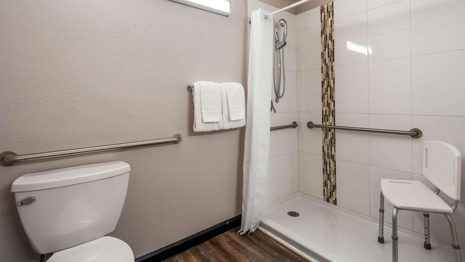 Motel 6 Ridgecrest, CA -China Lake Queen Room - Disability Access - Roll in Shower 3