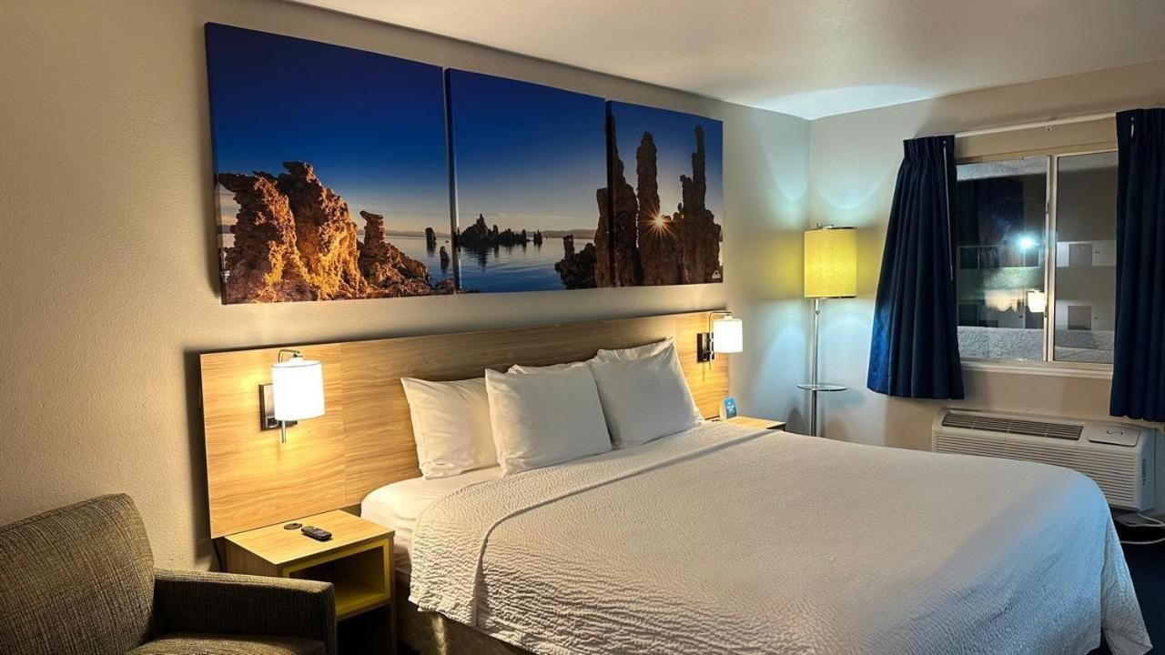 1 King Bed, Smoking