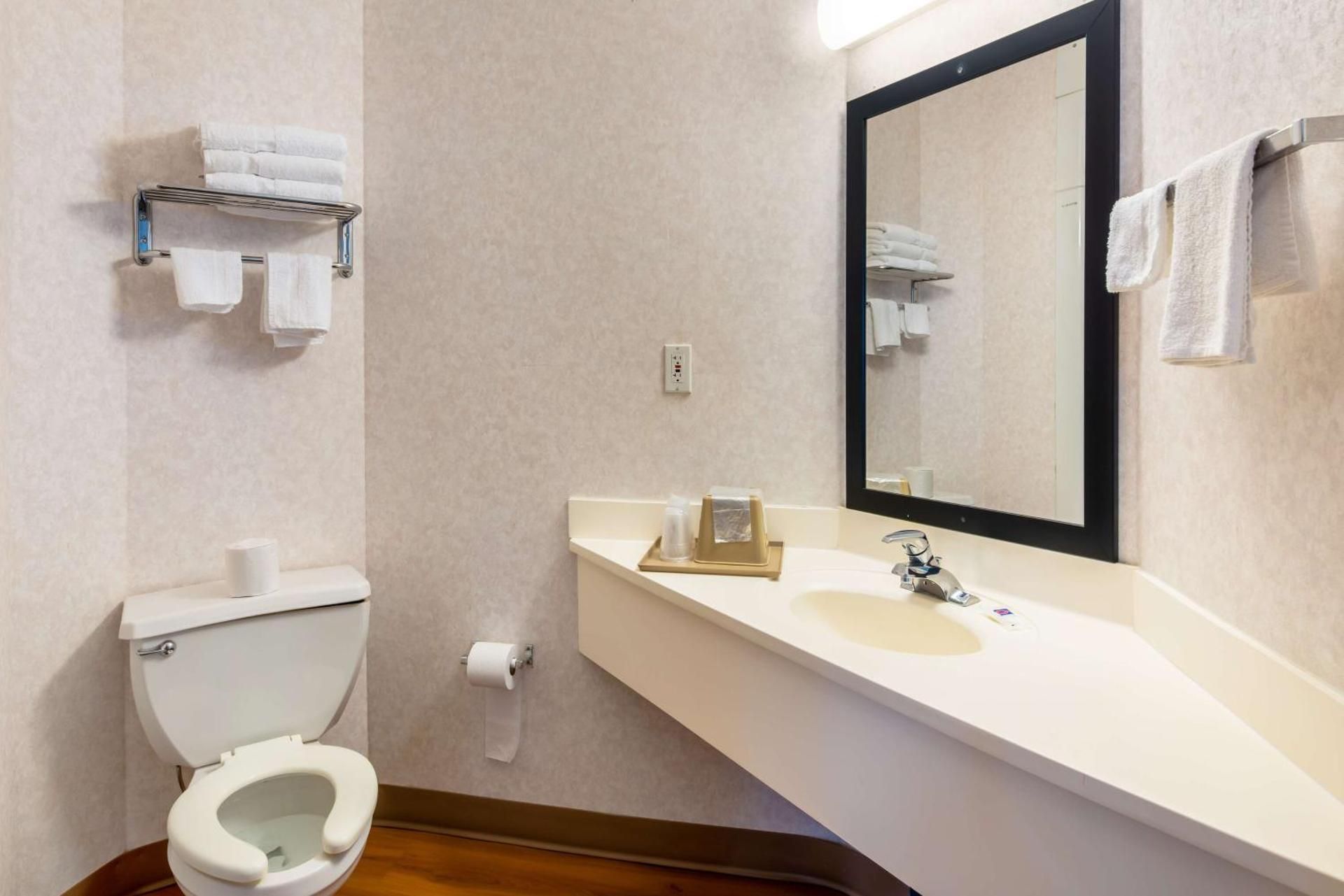 Queen Room - Disability Access - Non-Smoking