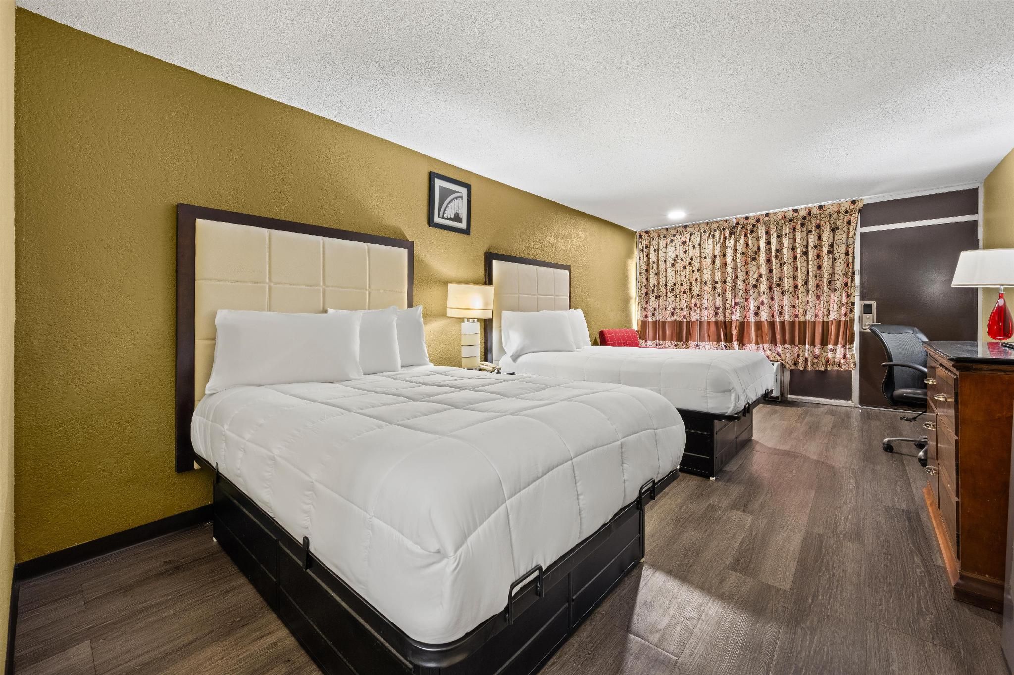 2 Double Beds Non-Smoking