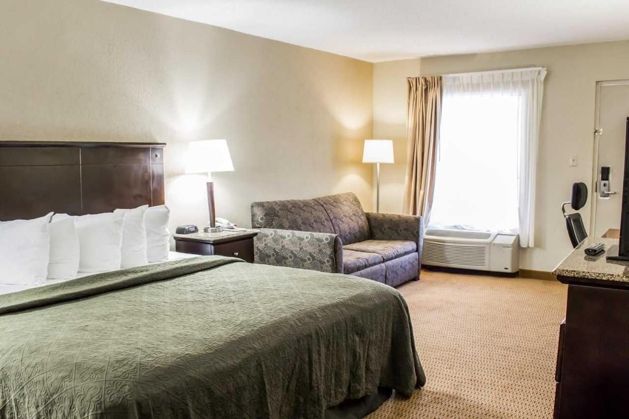 1 King Bed, Suite, Nonsmoking