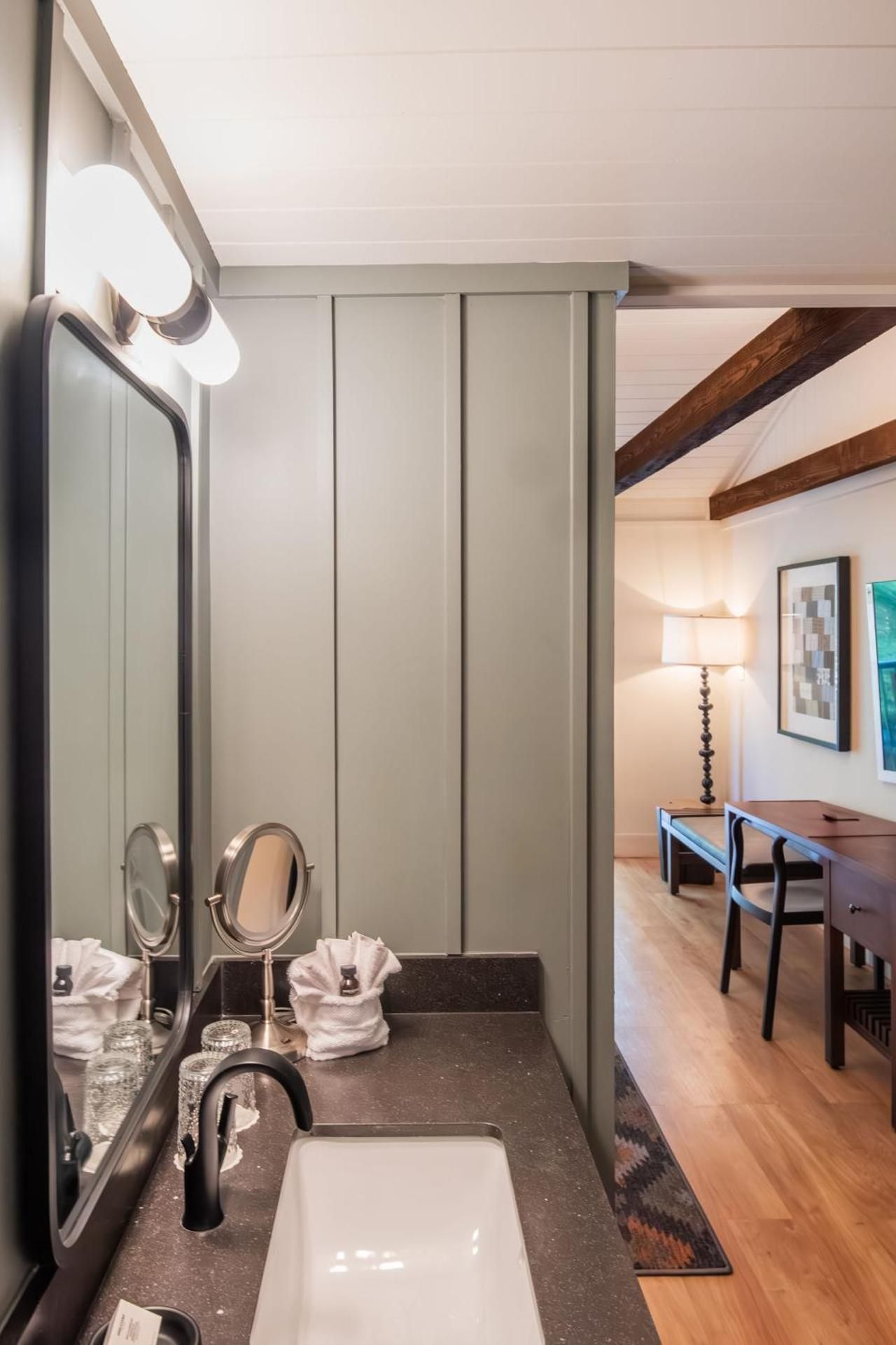 Historic Rocky Waters Inn, A Small Luxury Hotel 01 Majestic Glen 3