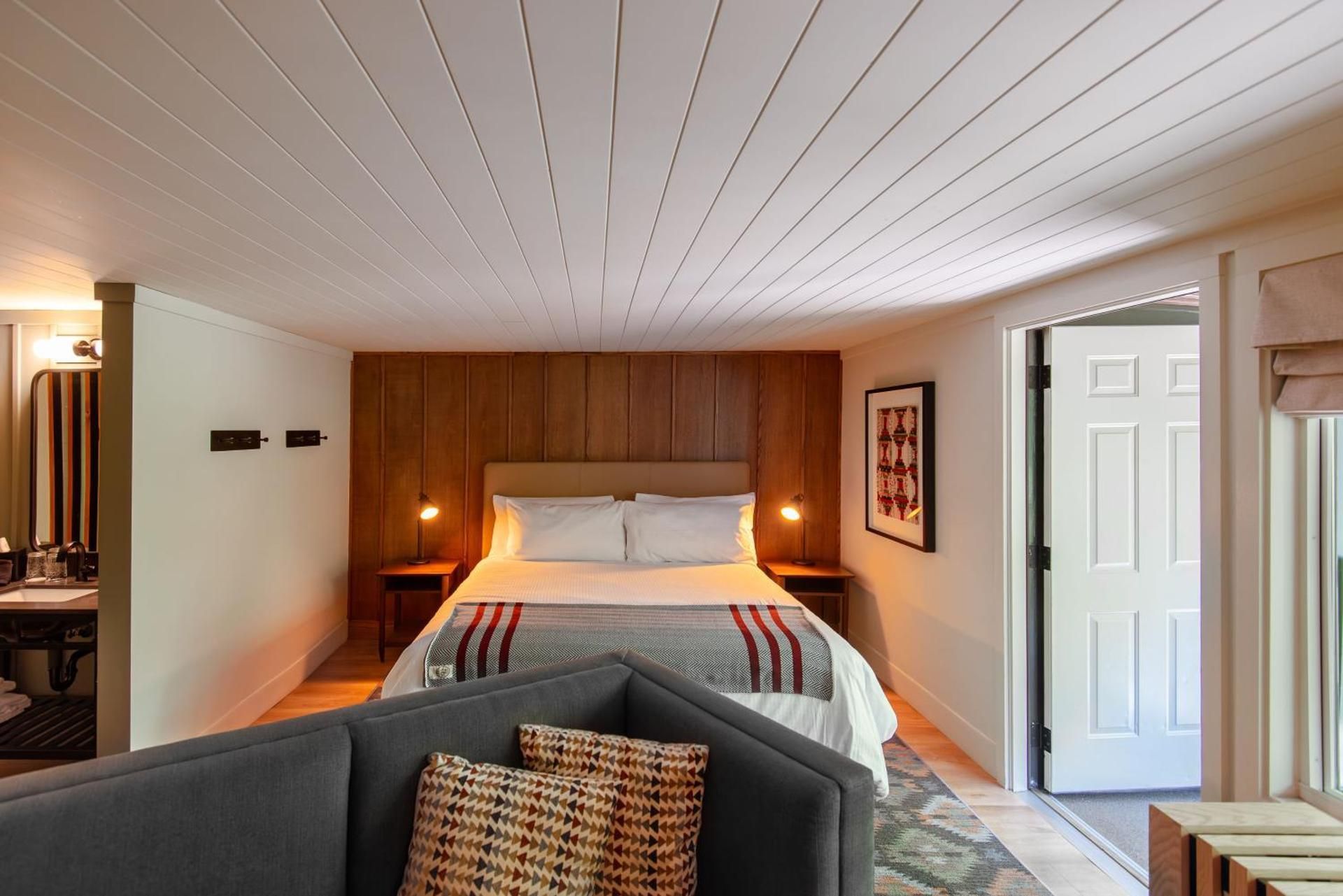 06 Majestic Glen with Fireplace and Soaking Tub