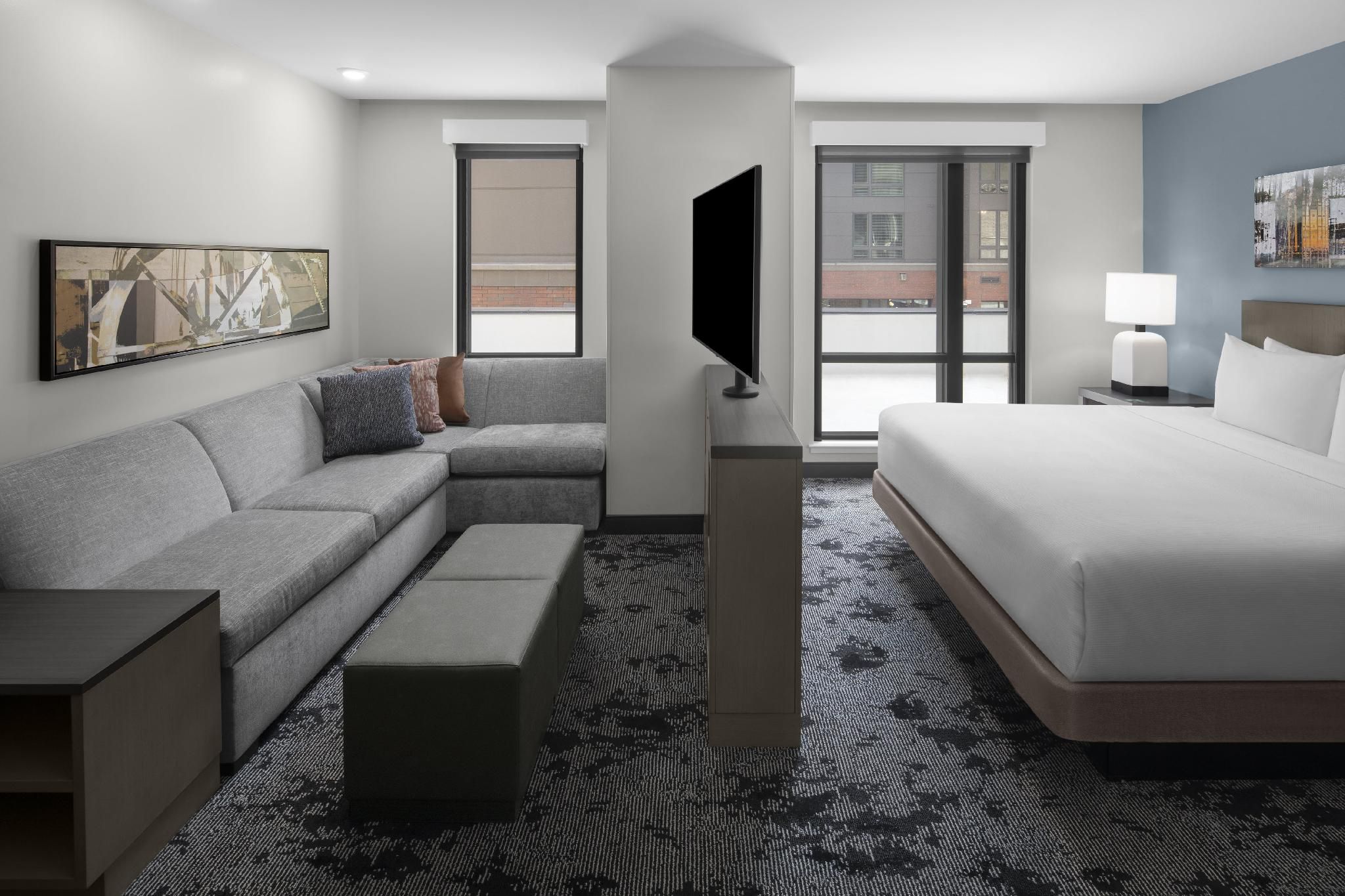 Accessible Studio Kitchen Suite/roll-in Shower King Bed (plus Sofa Bed)