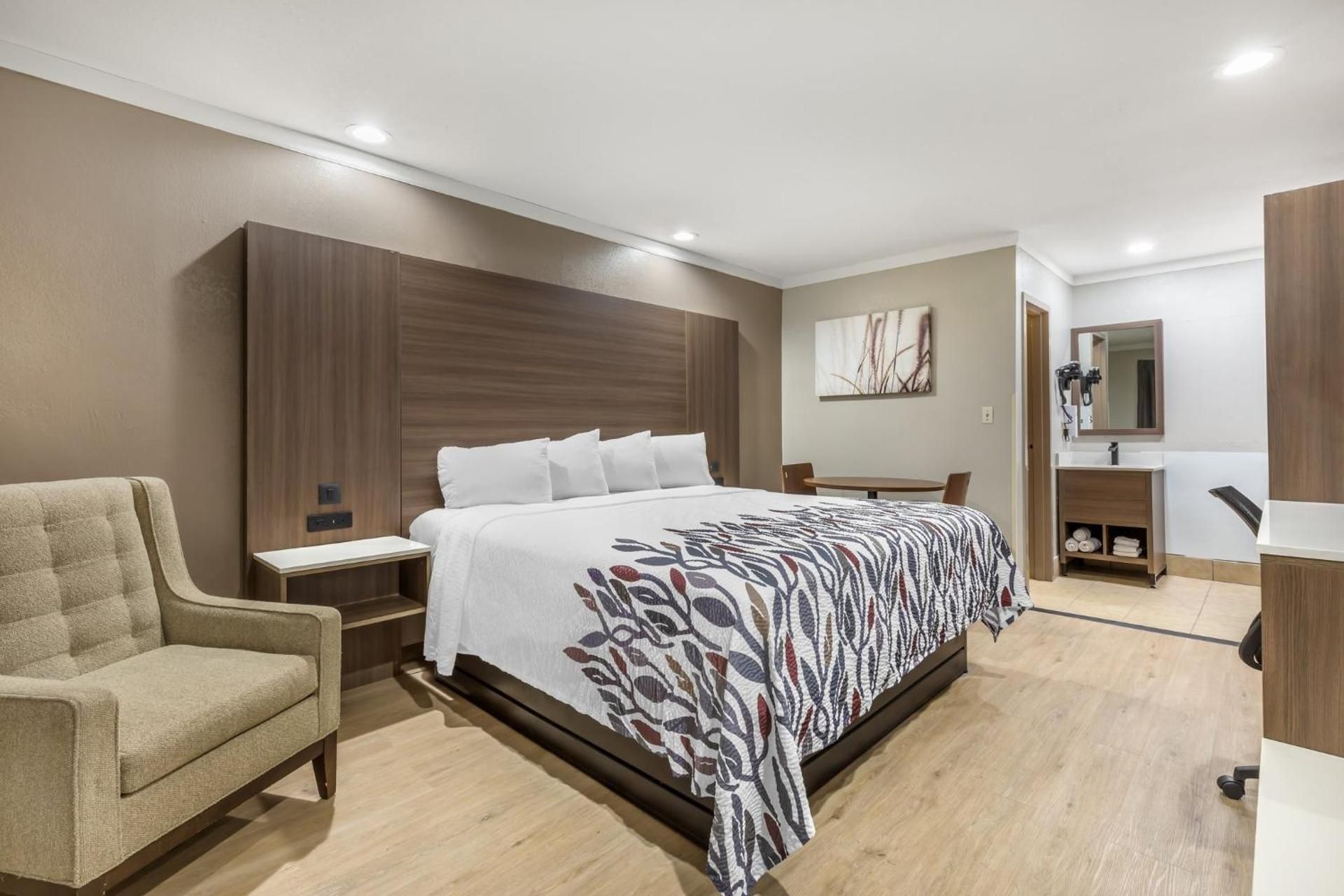 Deluxe King Room with Kitchen Non-Smoking