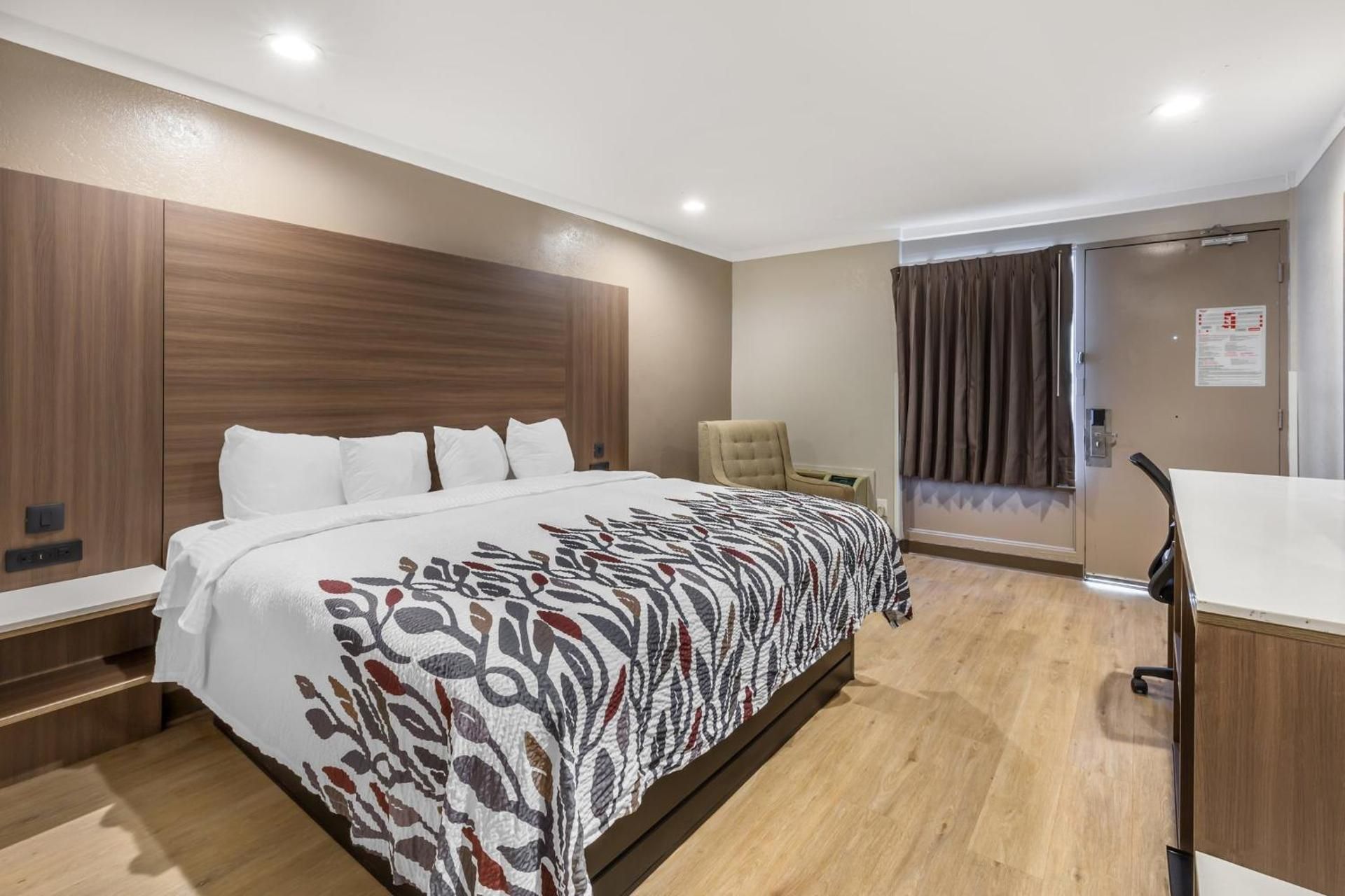 Deluxe King Room Disability Access Non-Smoking