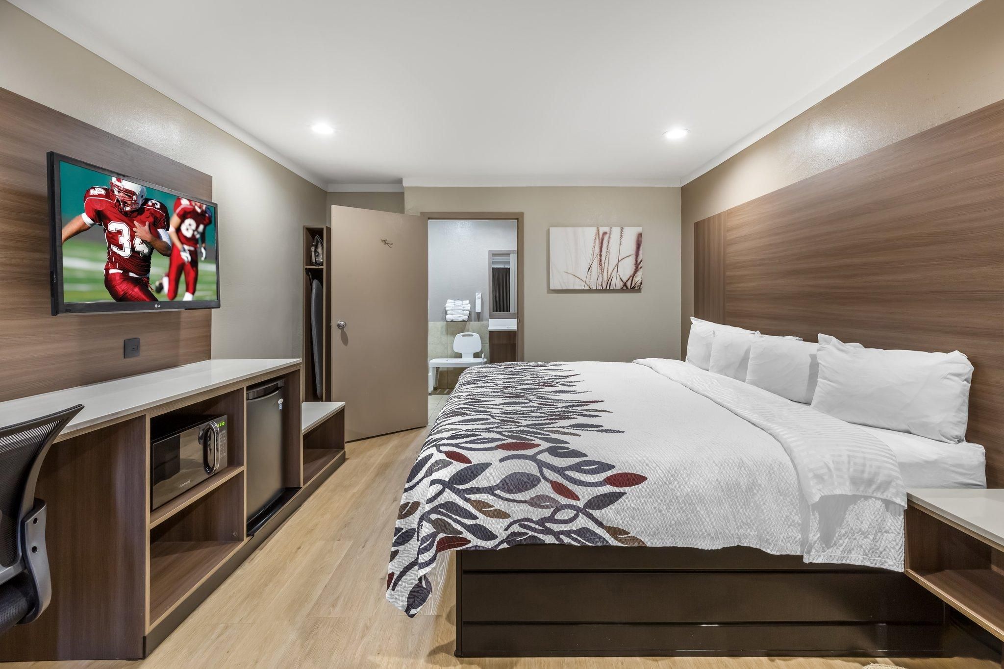 ADA Accessible Deluxe King Bed Non-Smoking