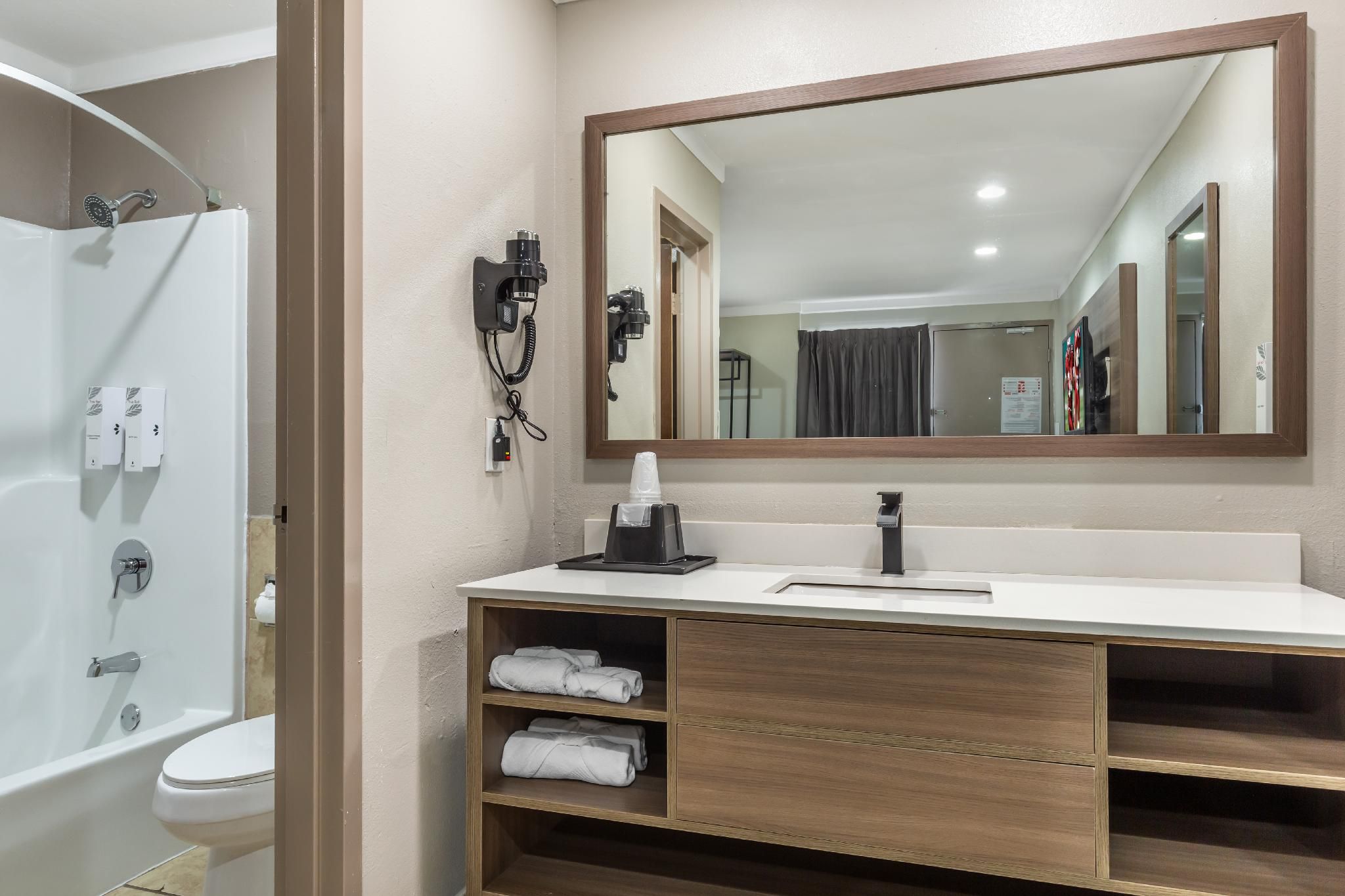 Deluxe King Room Non-Smoking with Kitchen