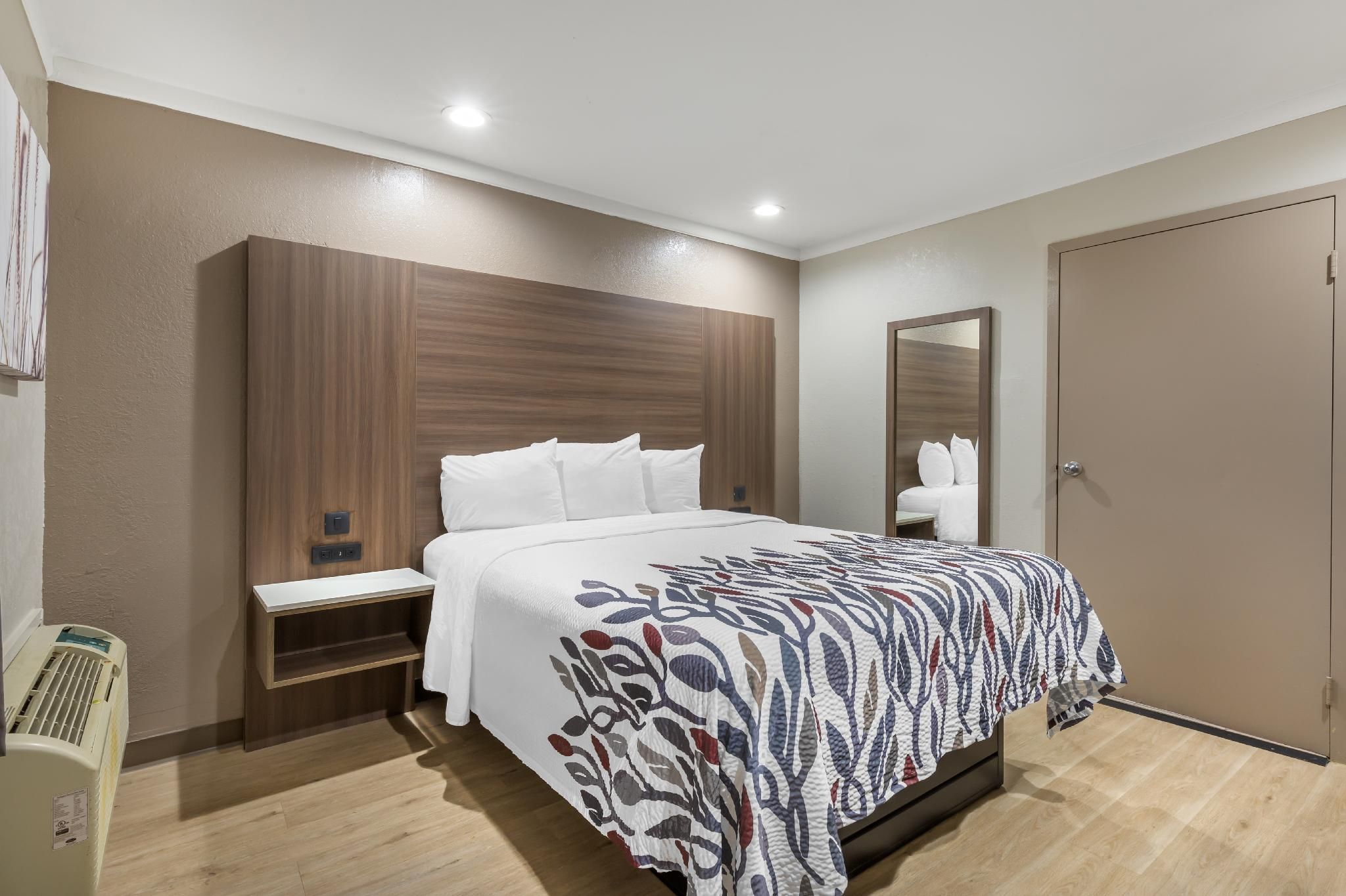 ADA Accessible Deluxe Queen Bed Non-Smoking