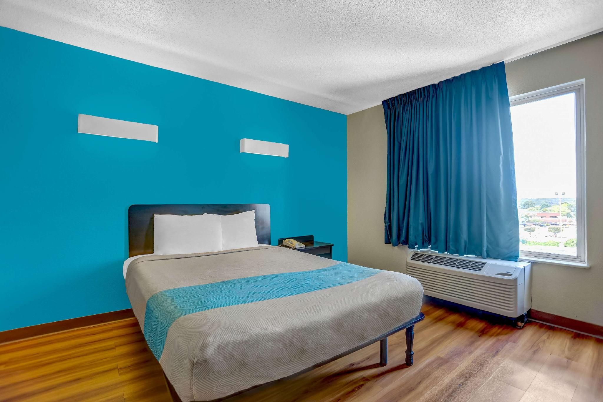 1 Queen Bed | Mobility Accessible Tub Nsmk