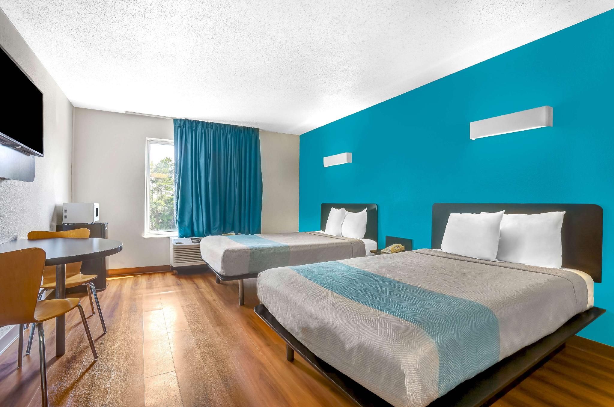 2 Full Beds | Smoking