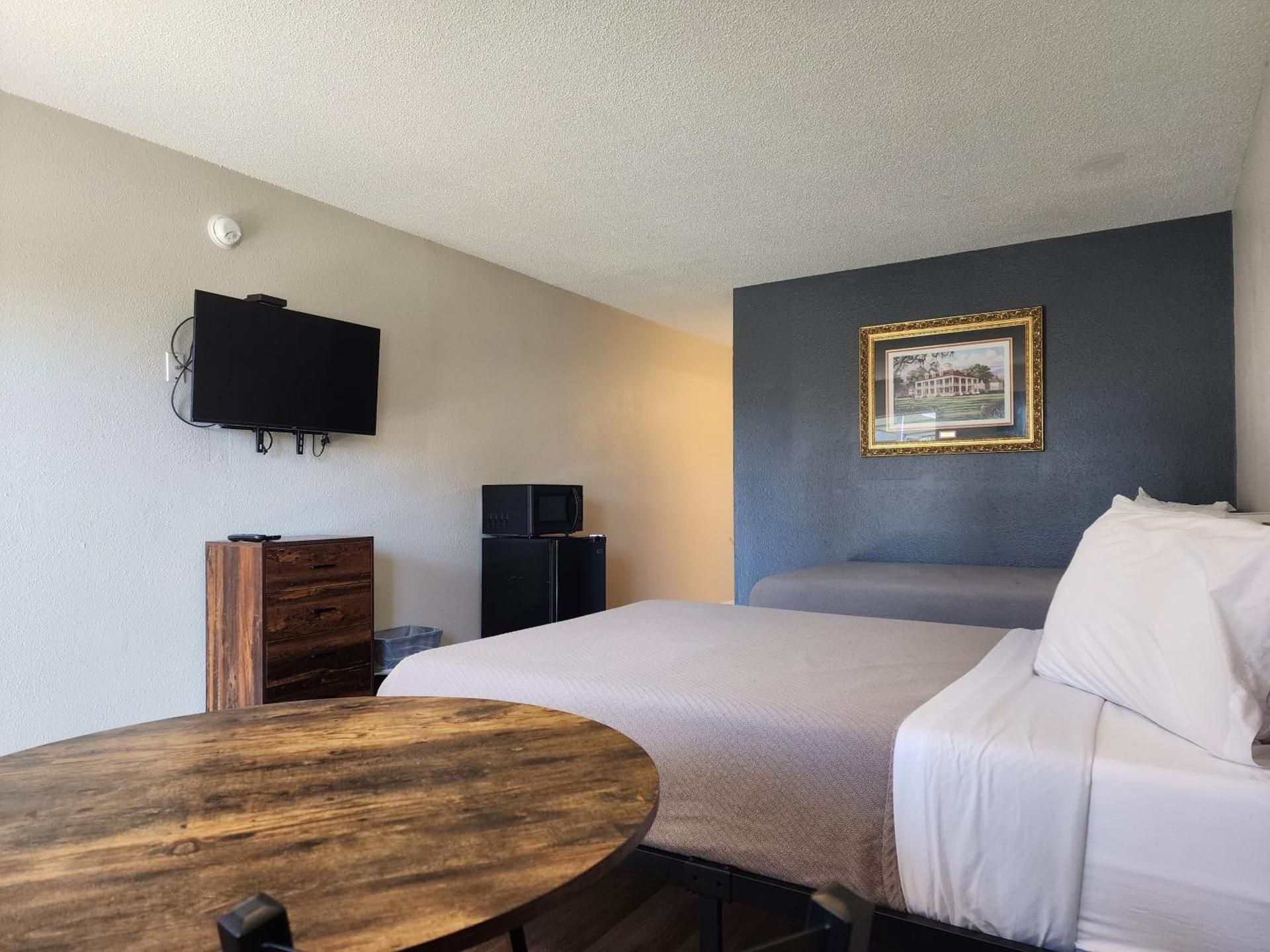 Red Carpet Inn Houma Quadruple Room 3