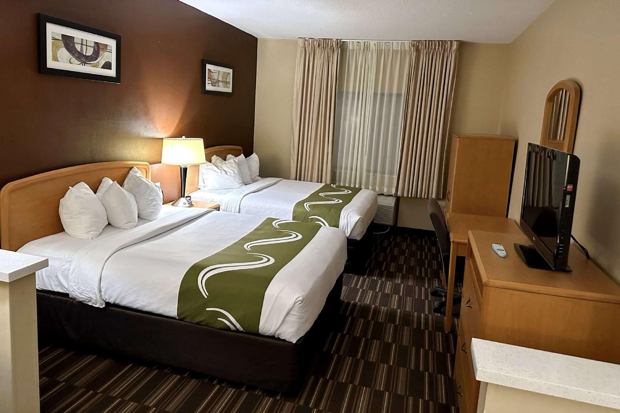 2 Queen Beds, Suite, Nonsmoking