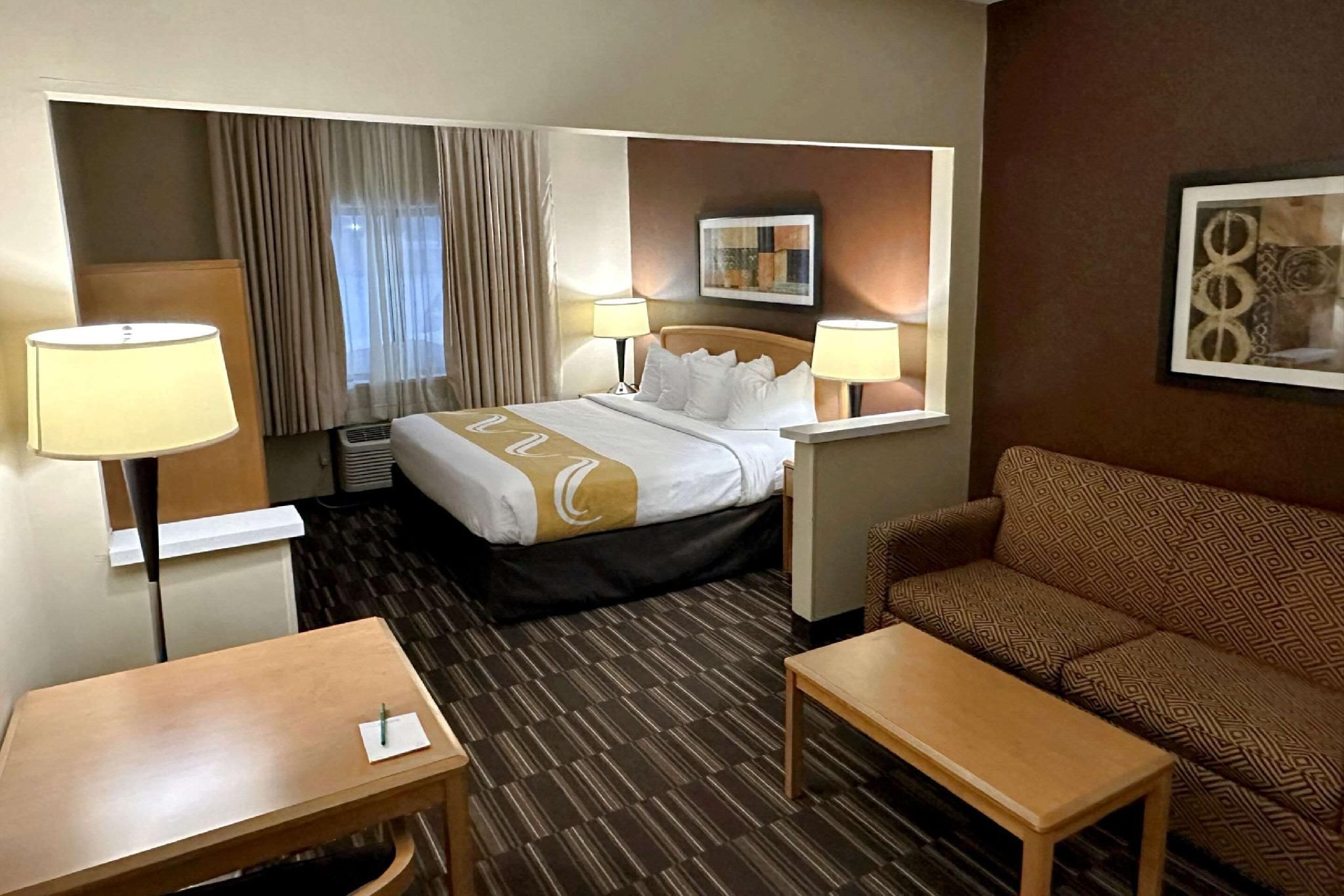 1 King Bed, Suite, Nonsmoking, Accessible