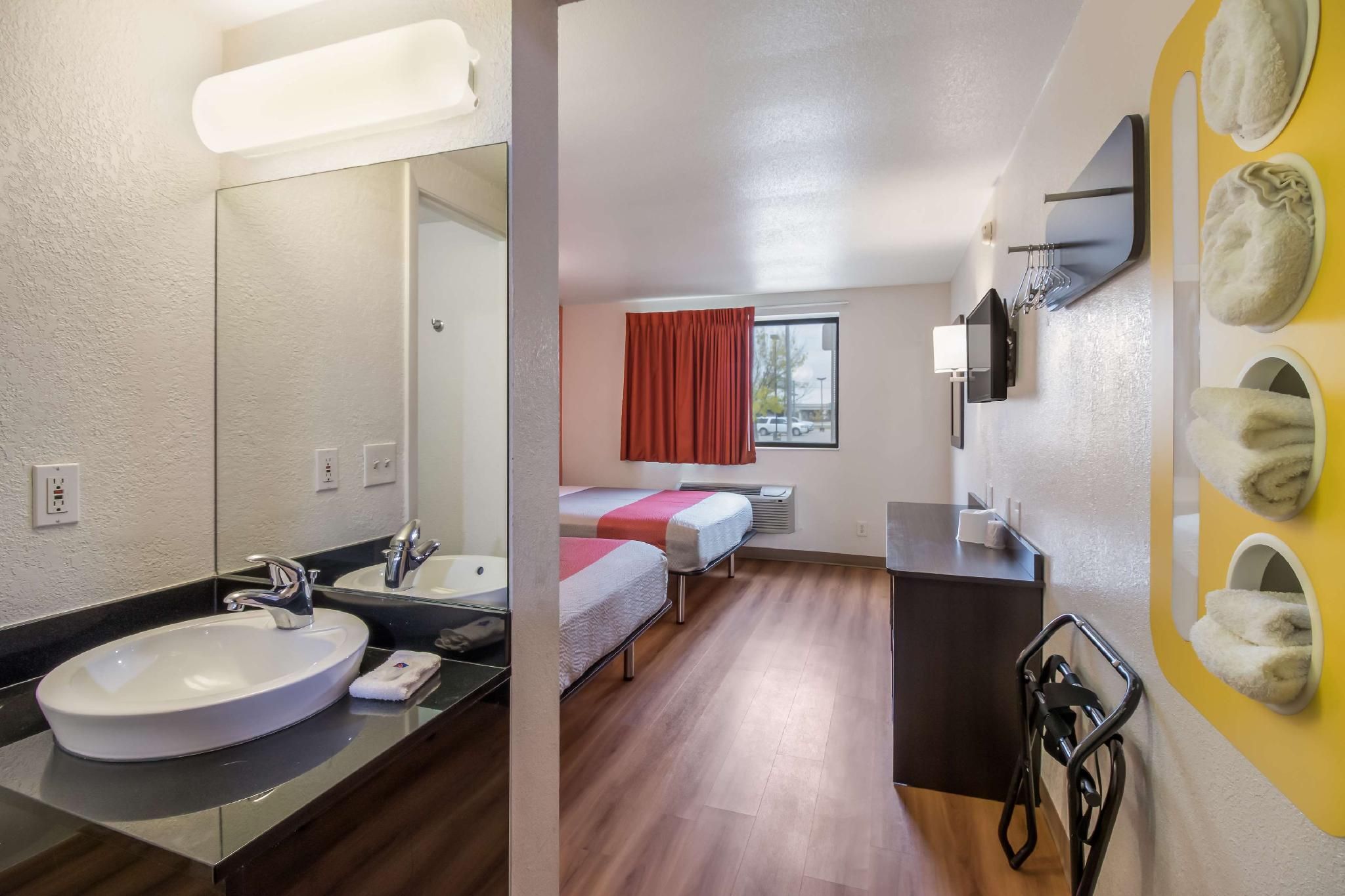 2 Queen Beds | Non-Smoking, Micfridge